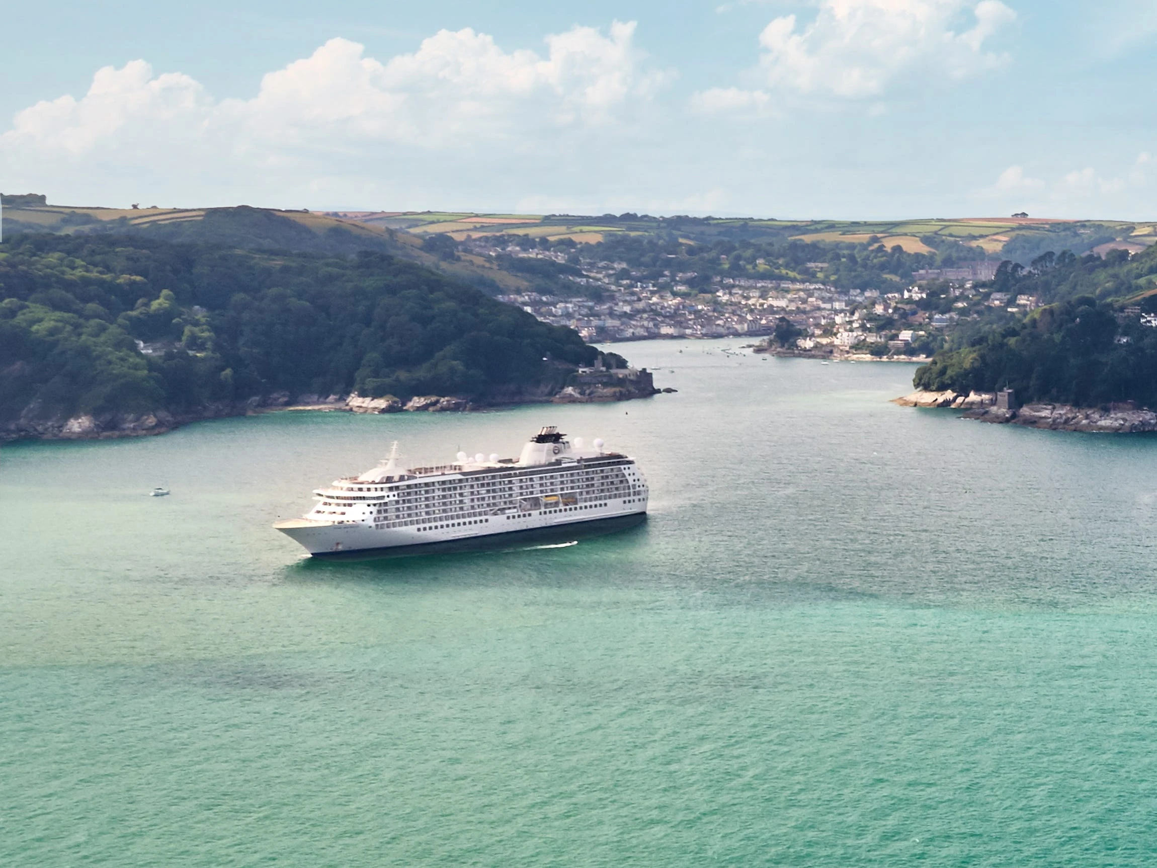 A former resident of The World cruise ship spent 6 years onboard, says it's not unlike 'The White Lotus'