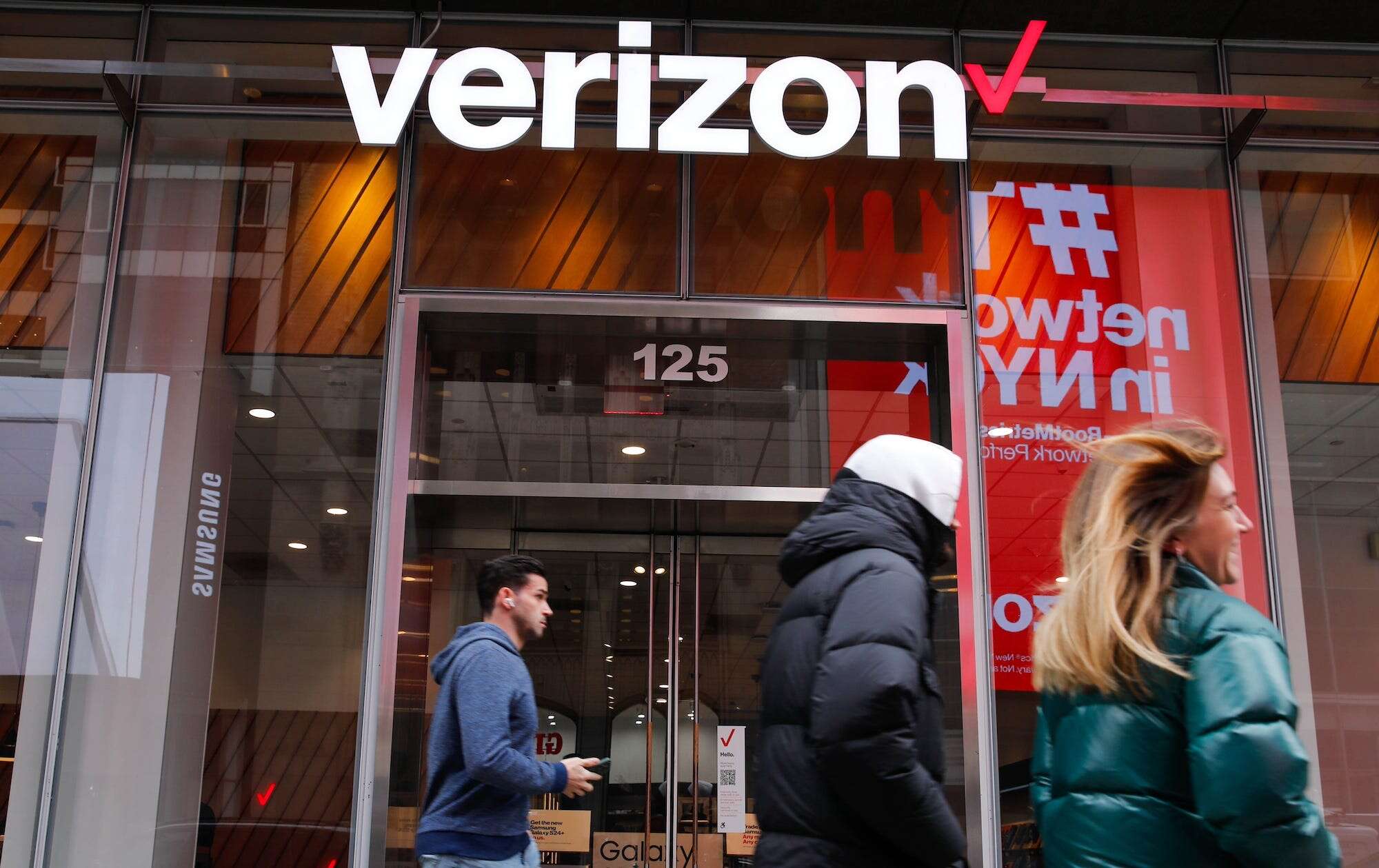 Verizon to rival AT&T employees: Come work here if you don't like 5 days in office 