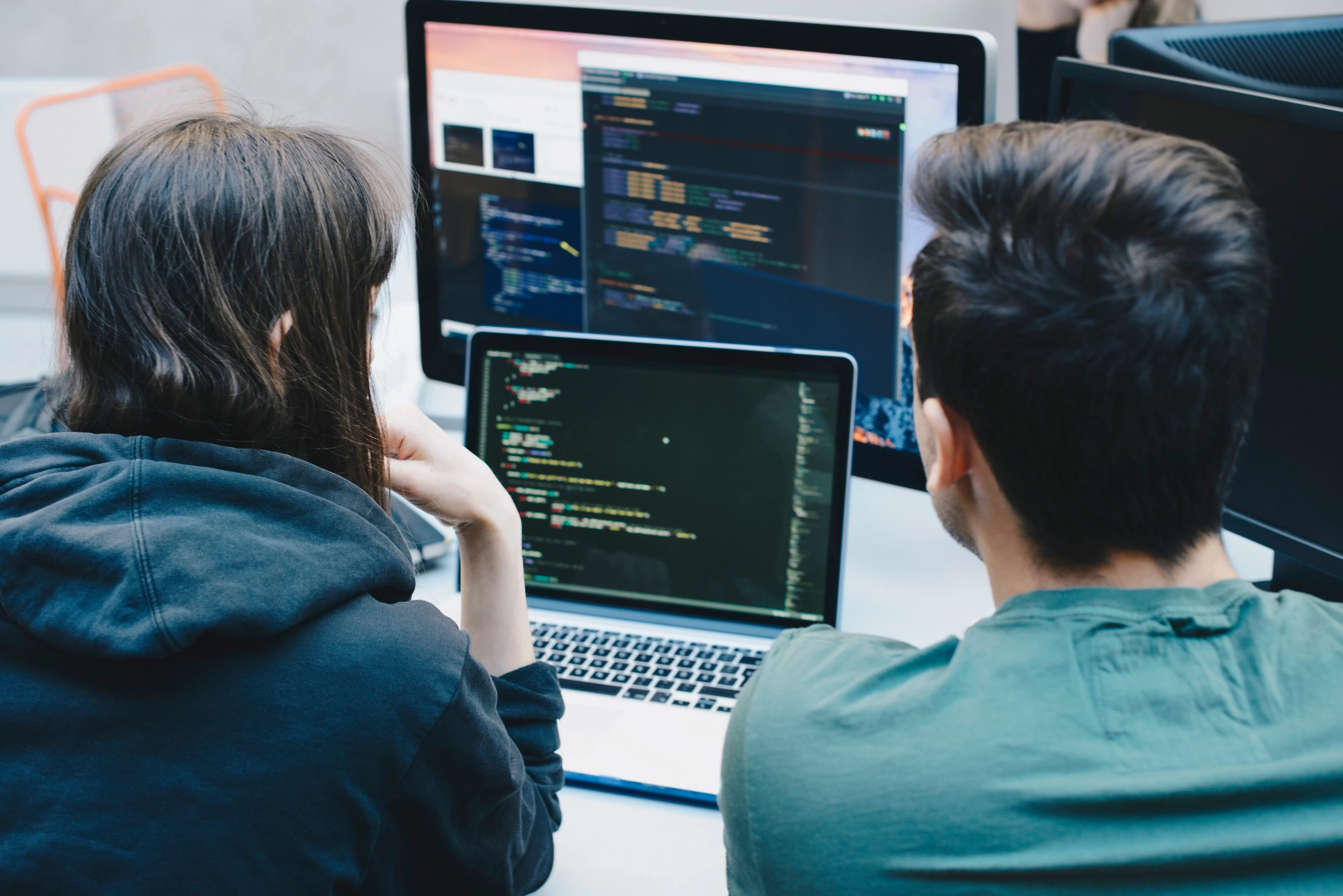 The tech job market is rough for entry-level workers right now. Here's how Gen Z is dodging the downtrend.