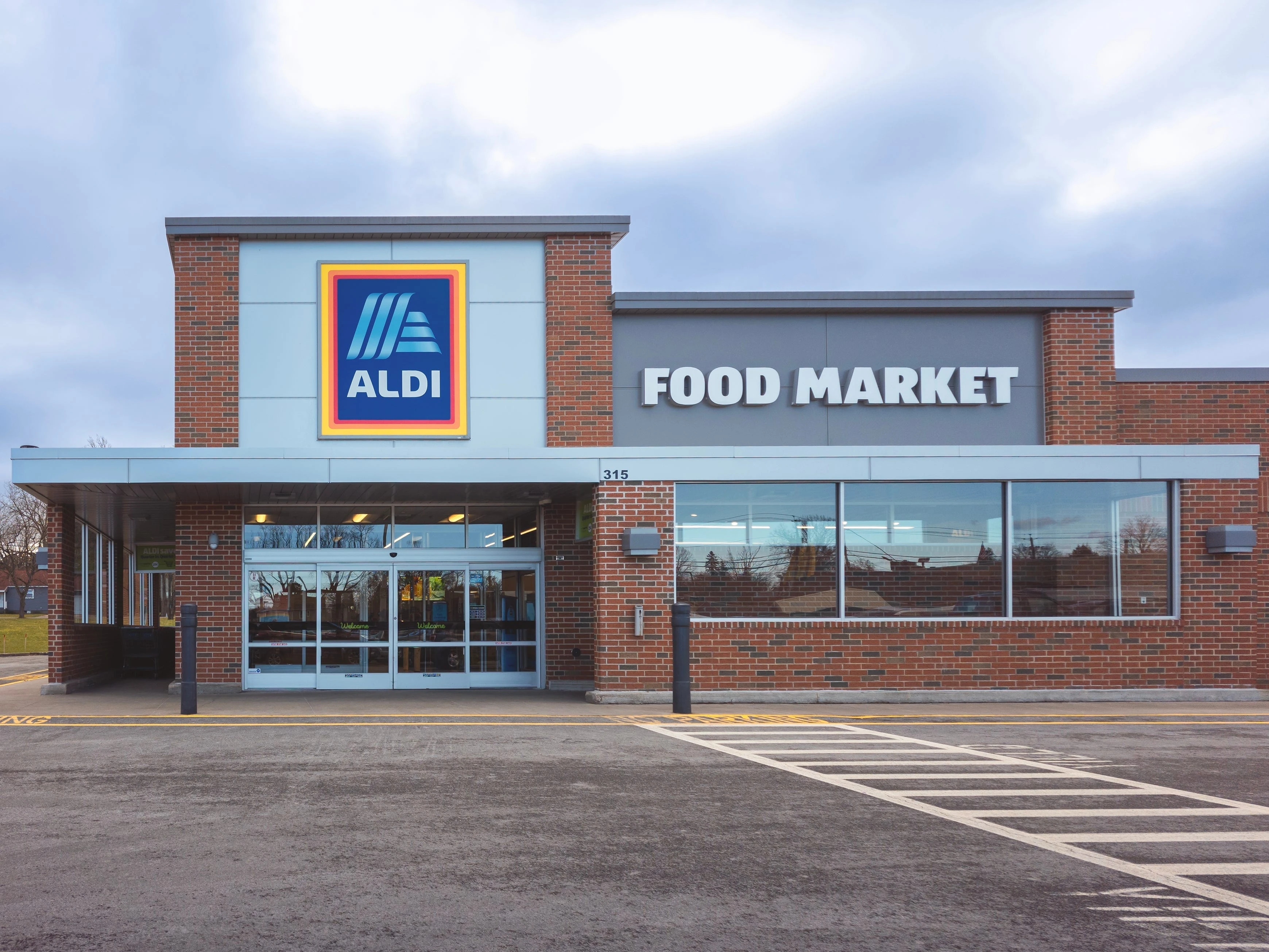 I replaced some of my family's favorite groceries with Aldi products. I'm saving money, and they only noticed one change.