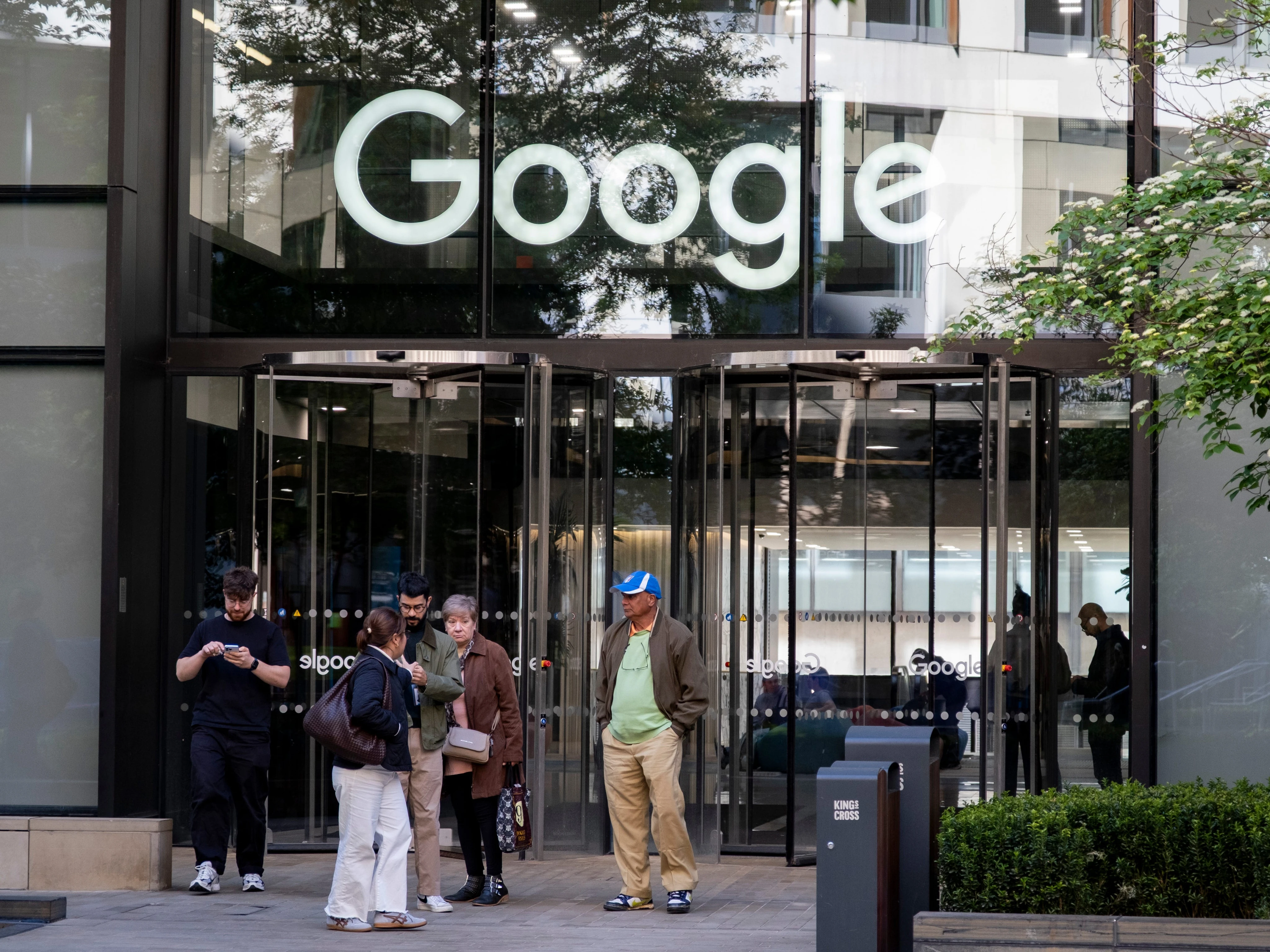 She runs a team of philosophers and artists at Google. Here's what she recommends for non-technical candidates.