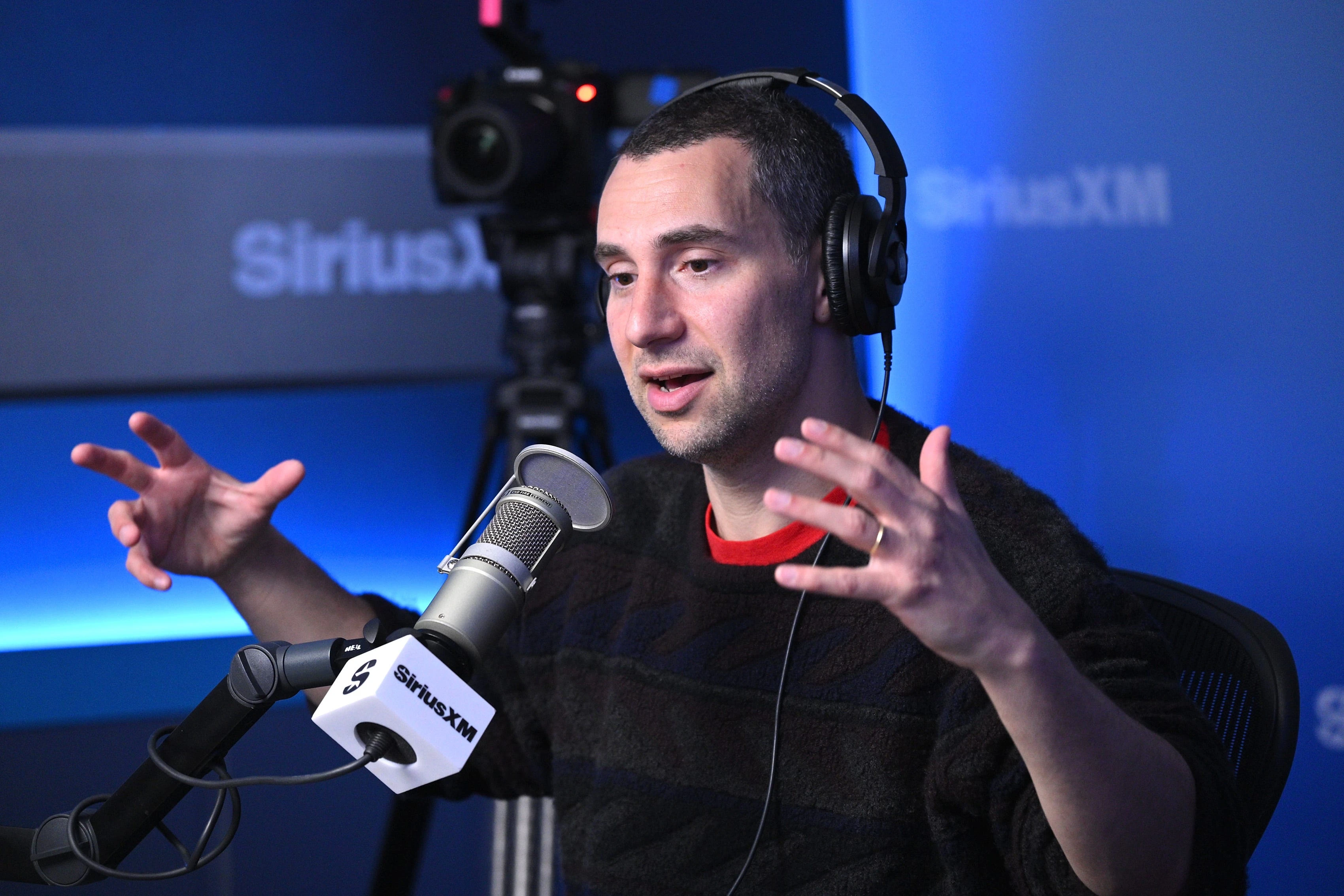Jack Antonoff tells people who are making AI art to 'drive right off that cliff'
