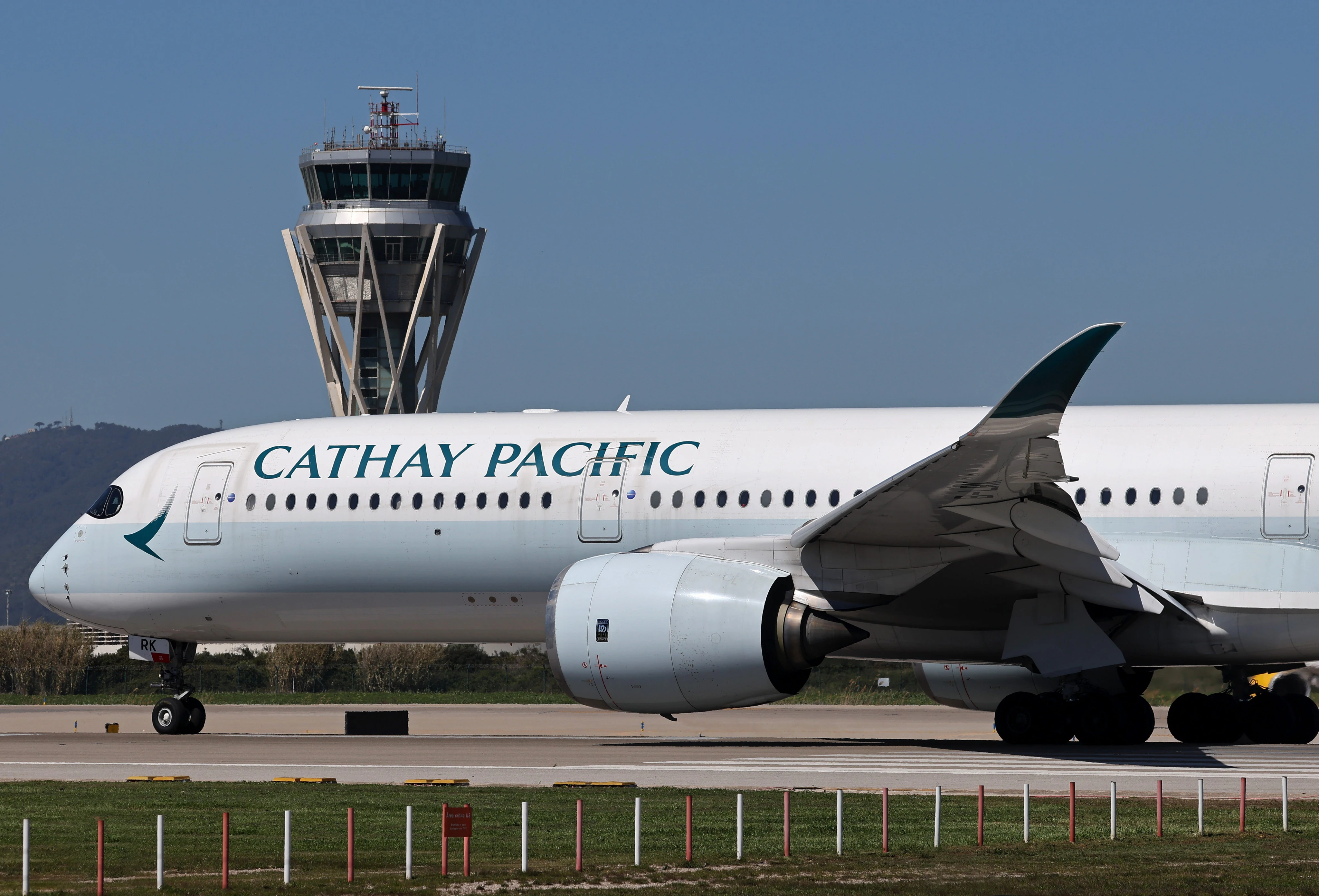 A 3-year-old flying in business class was served a glass of wine — and his mother is not happy
