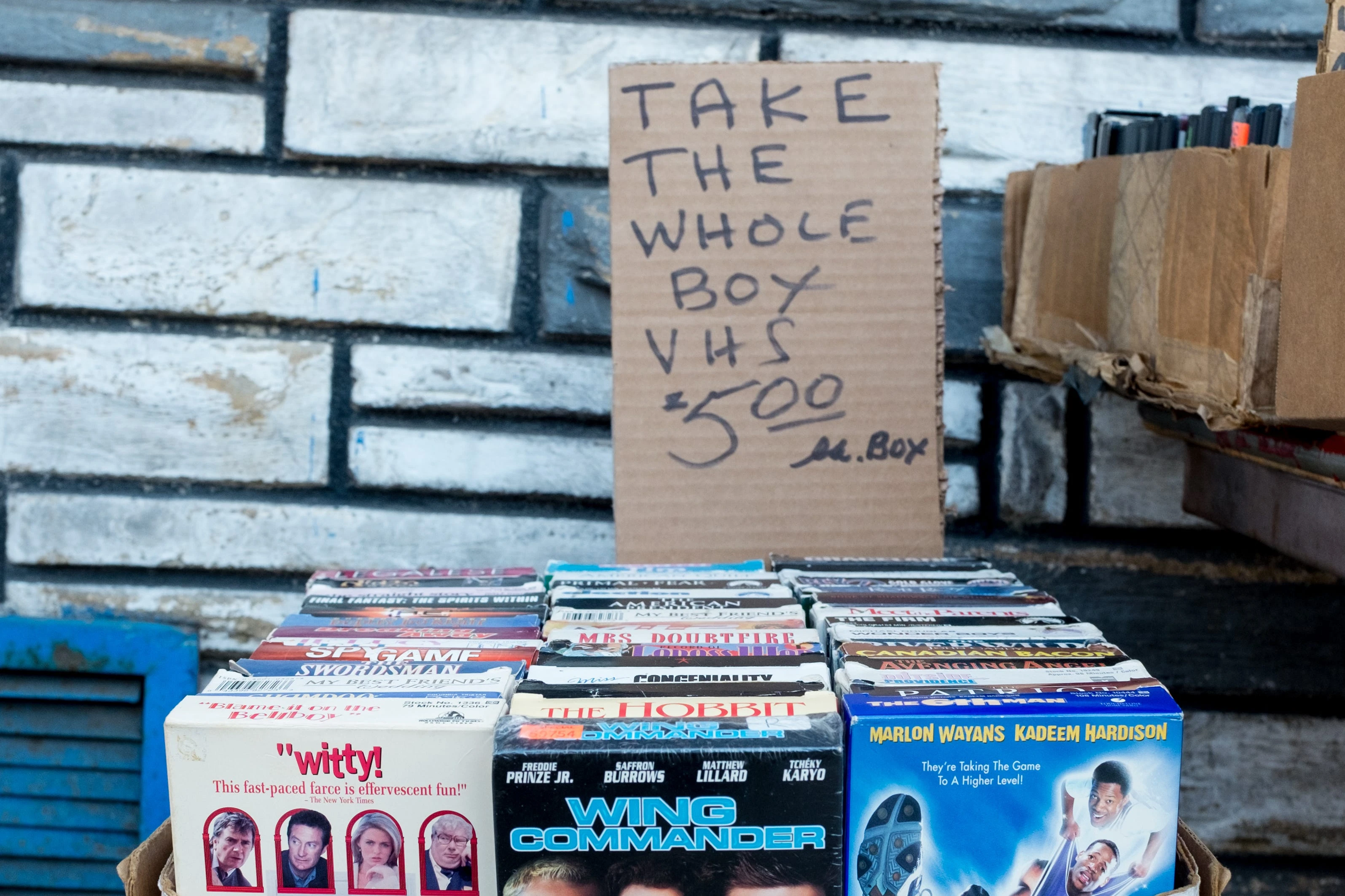 VHS tapes and landlines are having a resurgence. Here's the '90s tech we want back next.