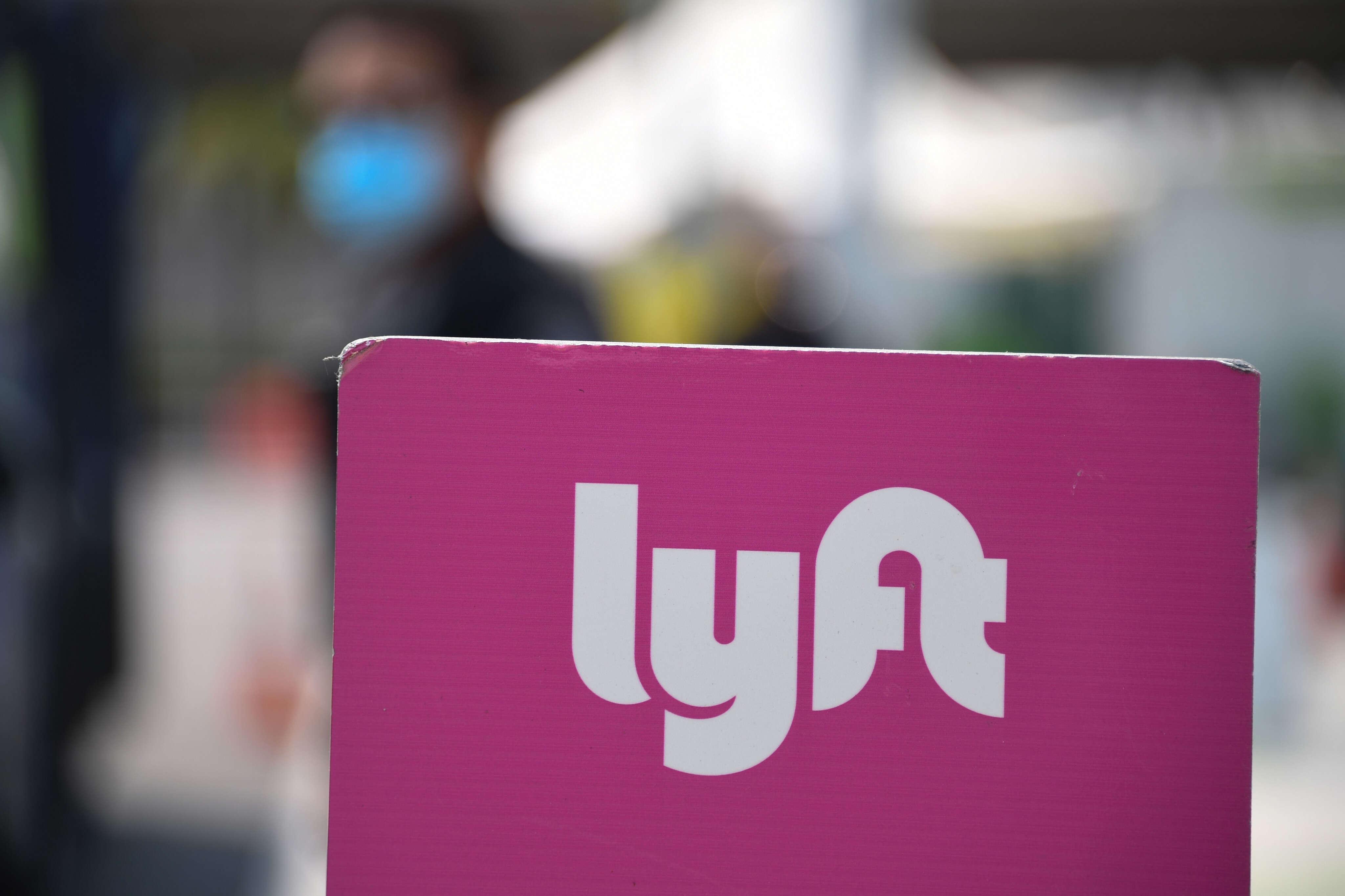 Lyft agrees to pay $2.1 million penalty after FTC says company made 'deceptive' claims about how much drivers can earn