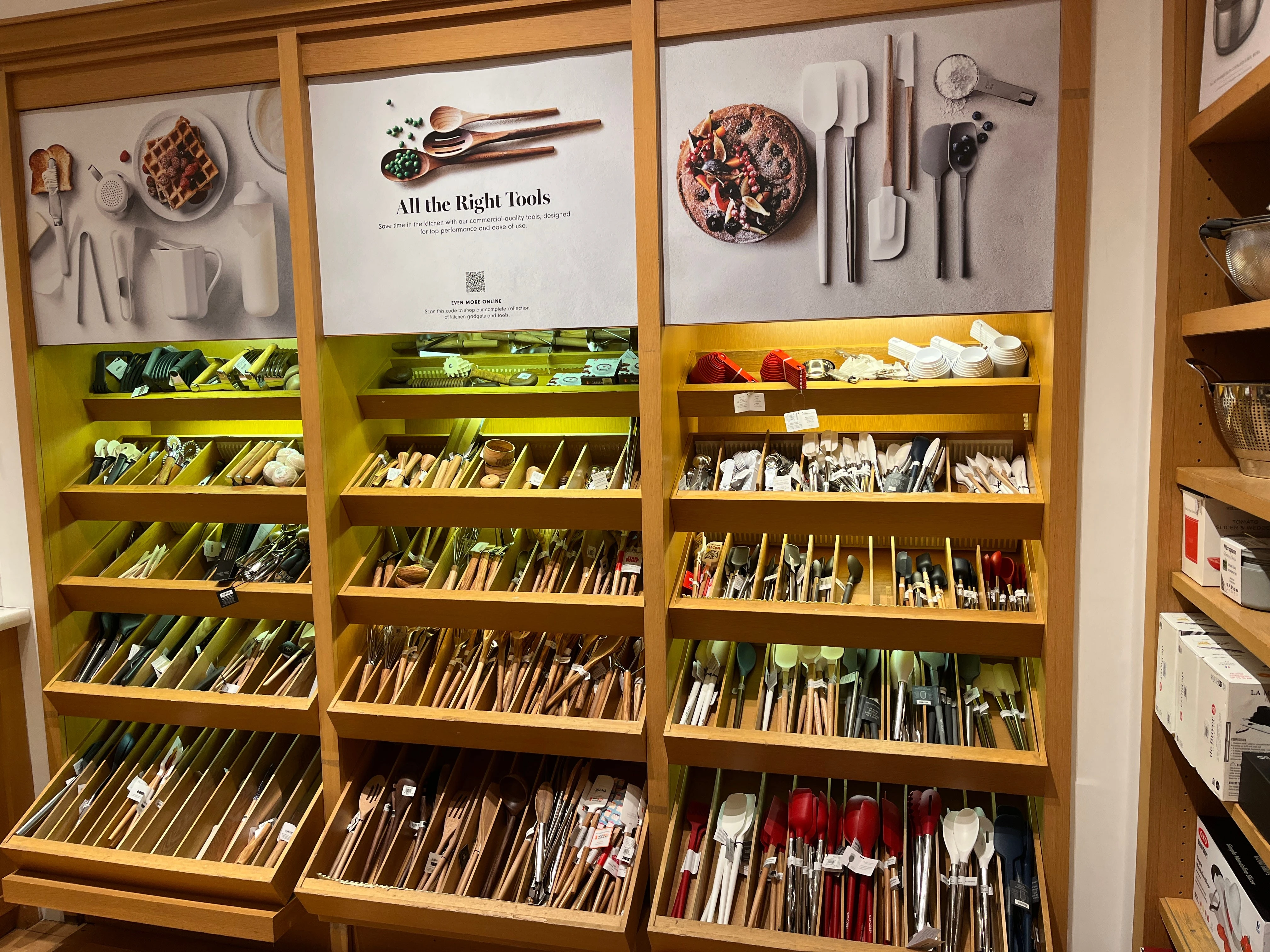 I visited Williams Sonoma and got a glimpse at why business is booming, from its free perks to high-end kitchen tools