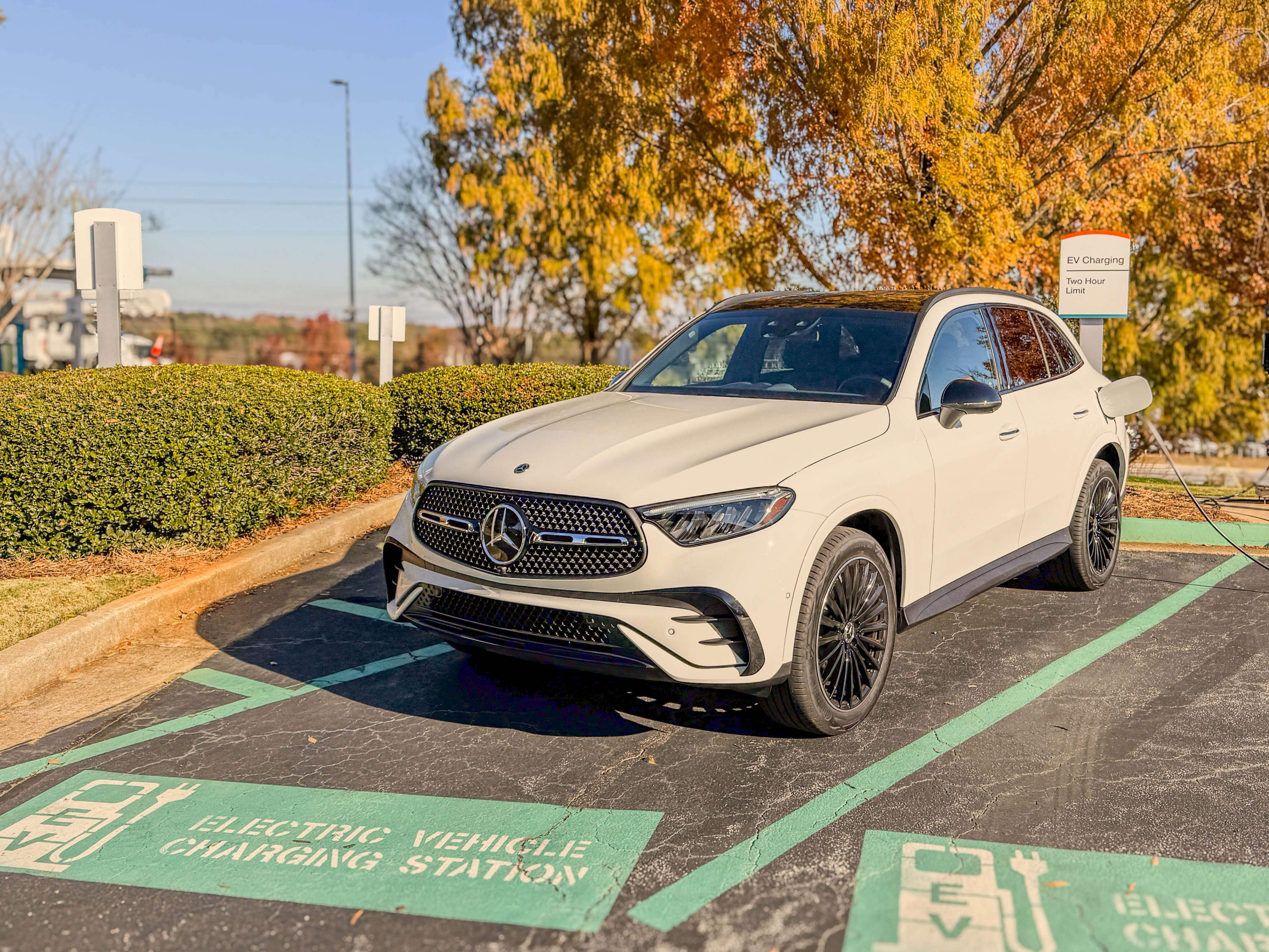 I drove a $72,000 Mercedes-Benz plug-in hybrid SUV. It's the perfect gateway to EVs without the range anxiety. 