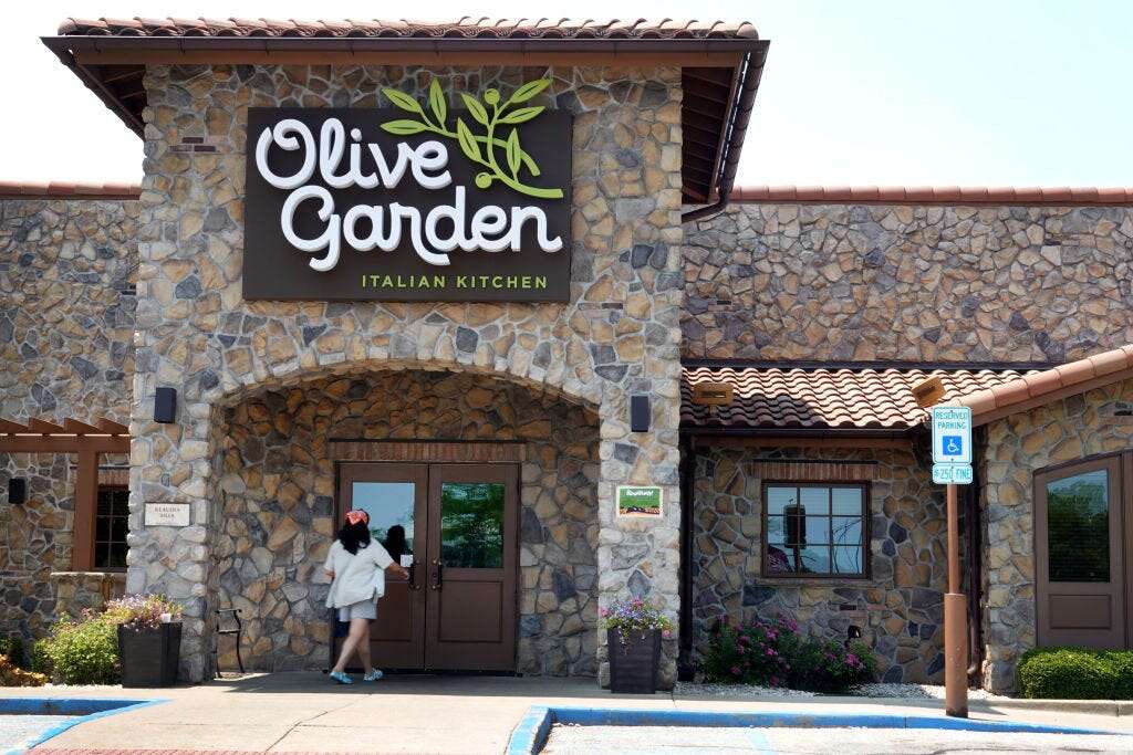 Olive Garden's parent company says it's luring diners in by not raising prices as much as rivals — even if it's not offering hefty discounts