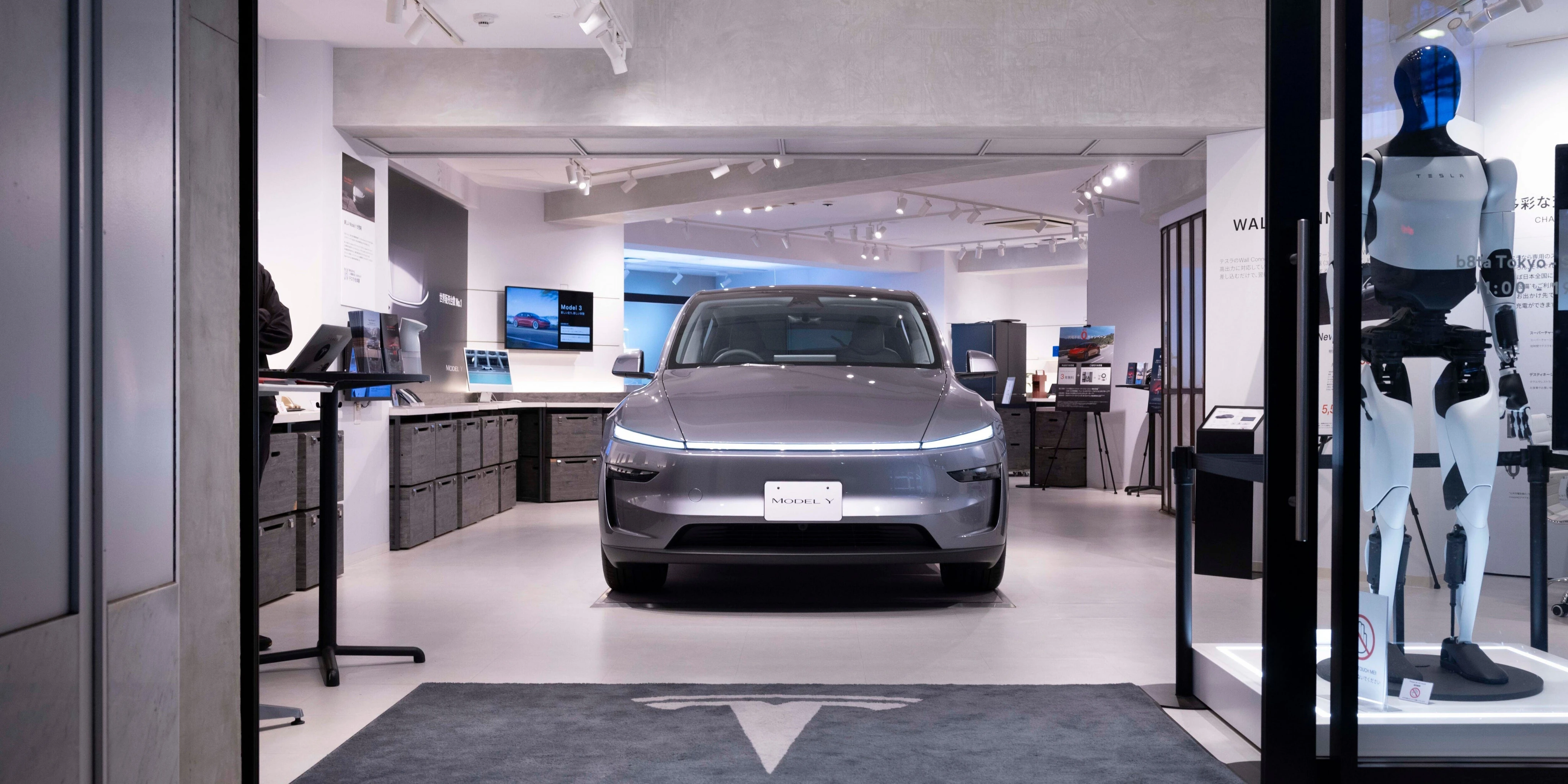 Tesla's robotaxi debut will be invite-only and have a lot of teleoperators, an analyst says. Here's what that could mean.