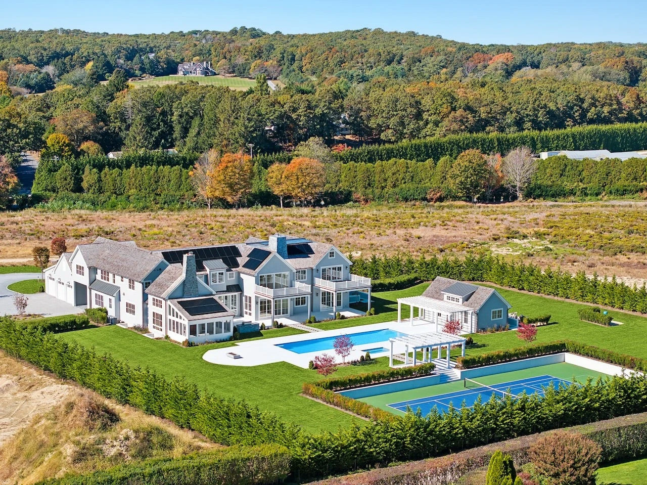 There's doom and gloom about the economy, but million-dollar Hamptons home sales are booming
