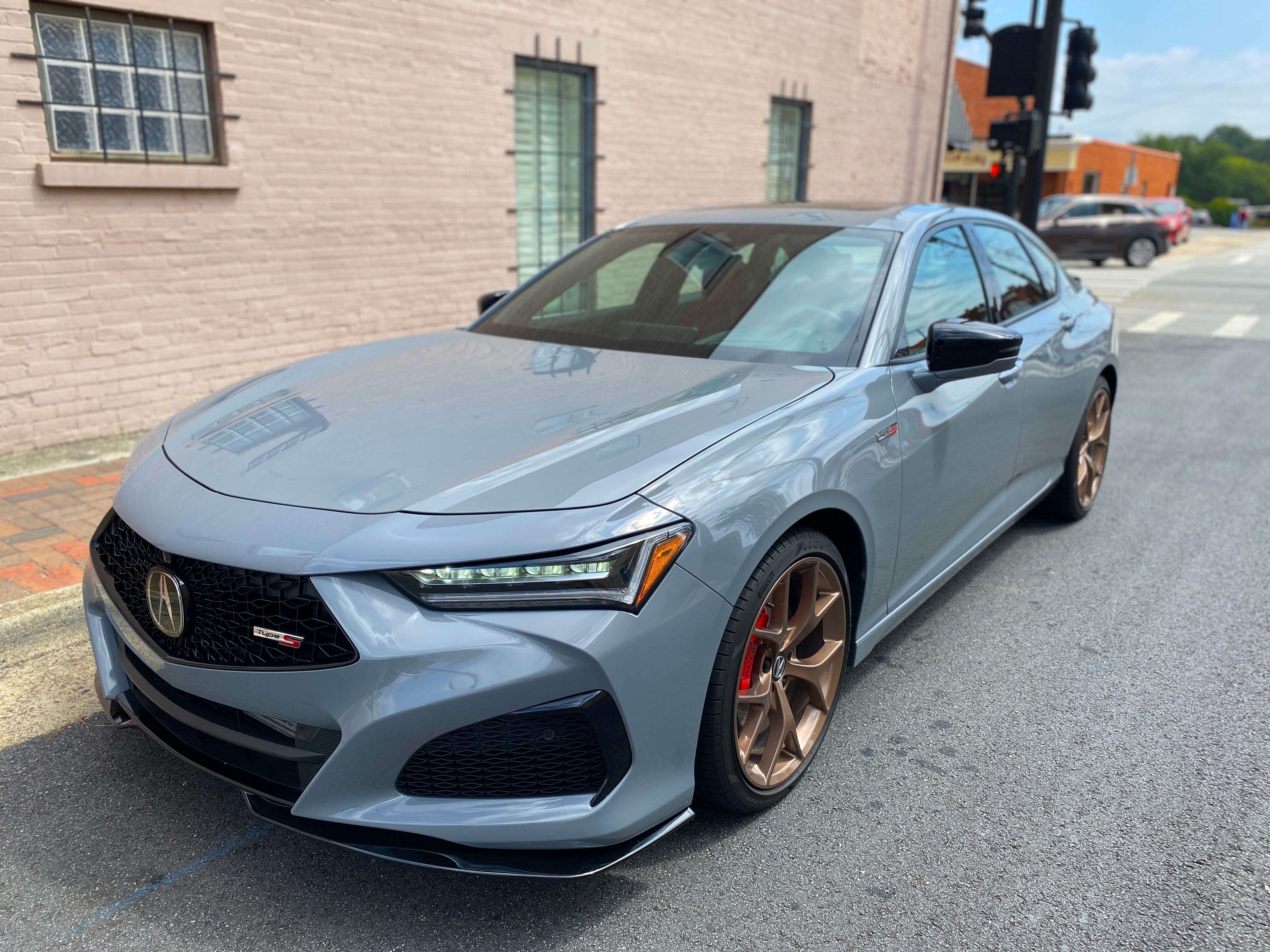 I drove a $62,000 Acura TLX Type S. These 14 features help it compete with Cadillac and BMW. 