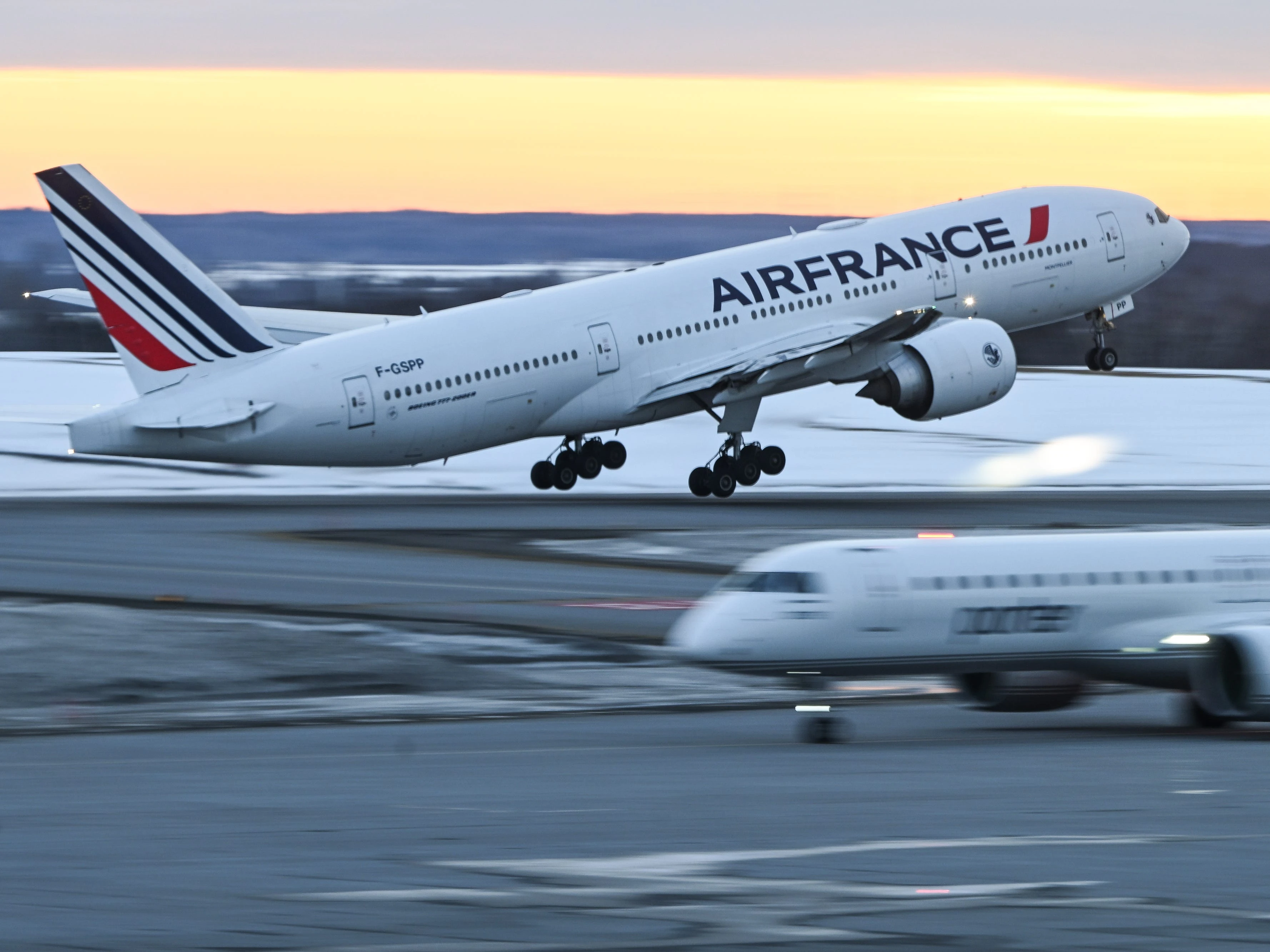 Europeans are pulling back from travel to the US, but rich Americans are still going the other way, Europe's biggest airlines say