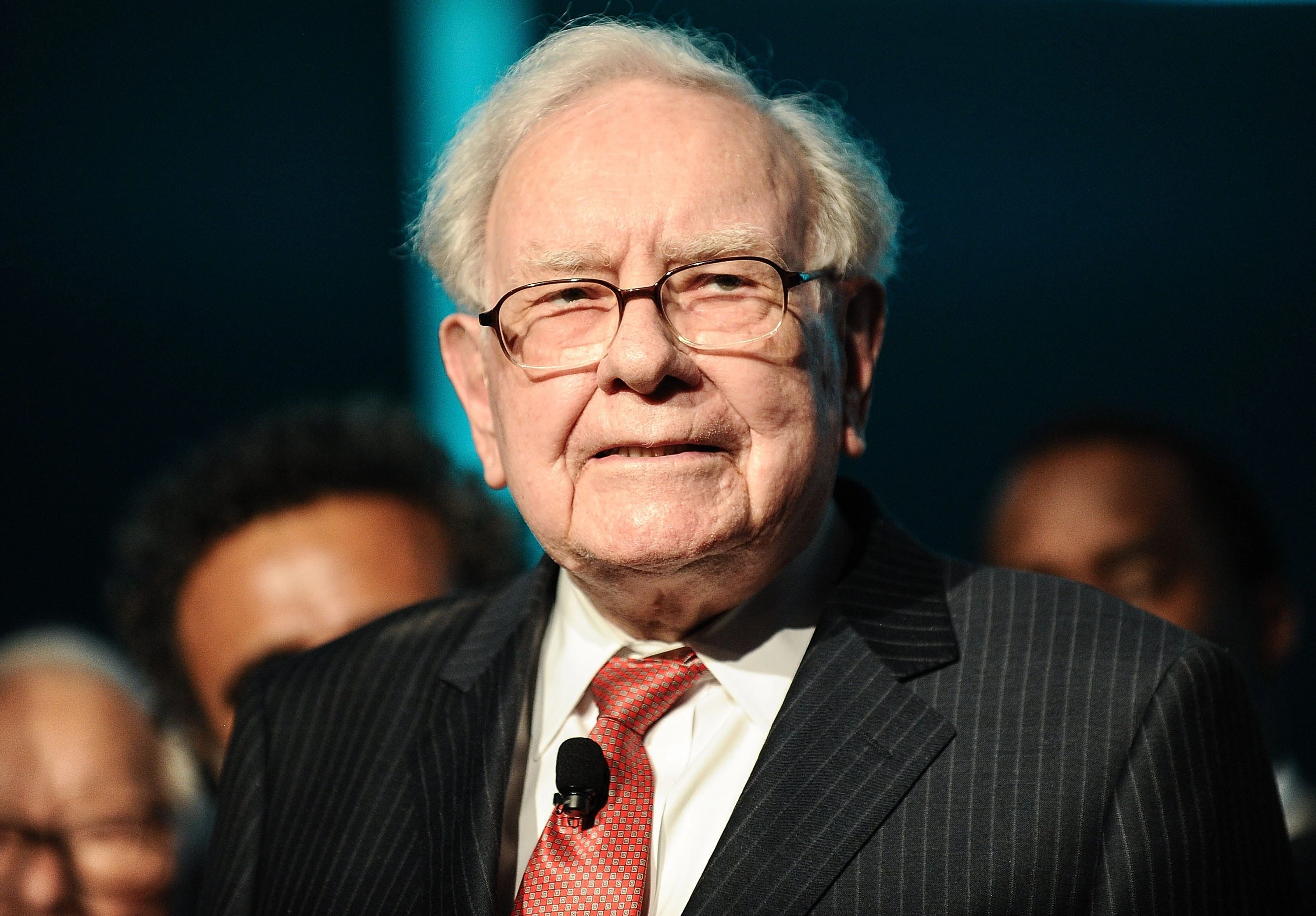 Warren Buffett asked Tim Cook to take a bow in a surprise speech at Berkshire meeting