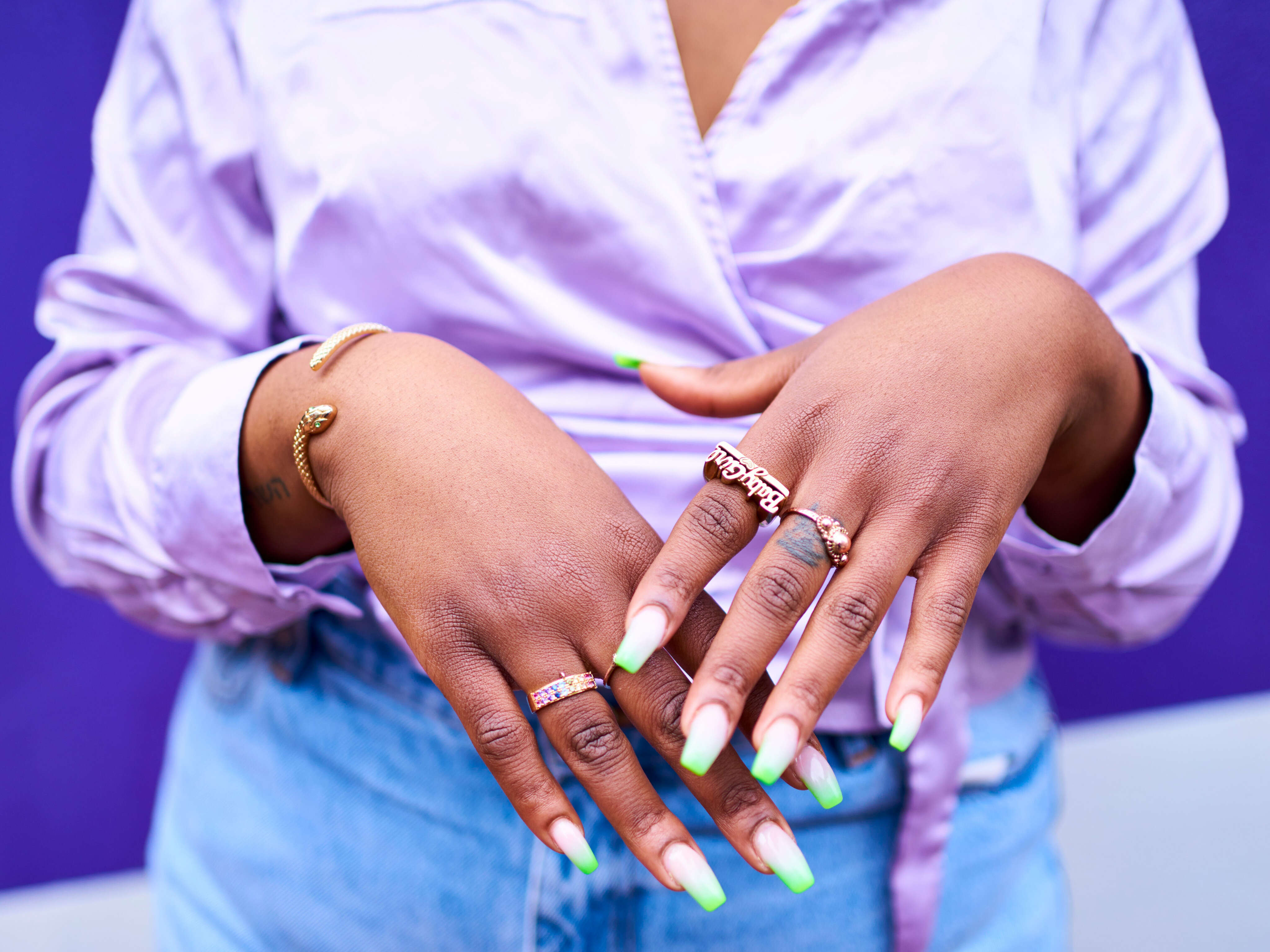 8 jewelry trends that are in for 2025 and 3 that are out, according to stylists