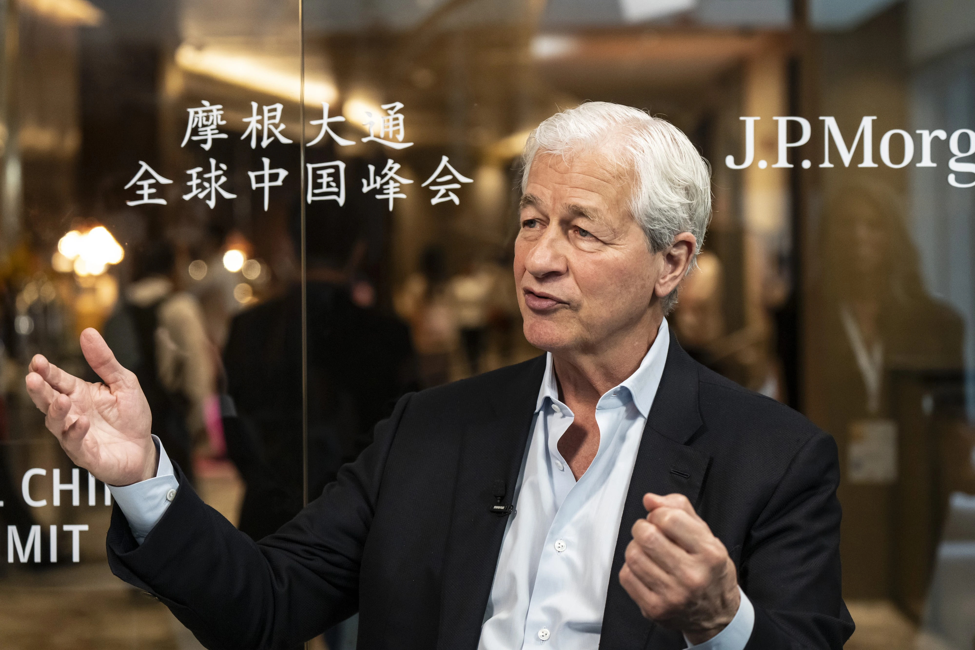 Jamie Dimon says JPMorgan will probably hire fewer bankers in the future — and more 'AI people'