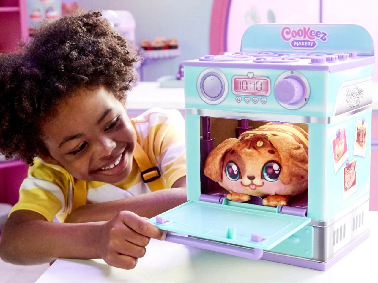 A bizarre toy oven that appears to turn dough into freshly baked plushies is topping kids' wish lists this holiday