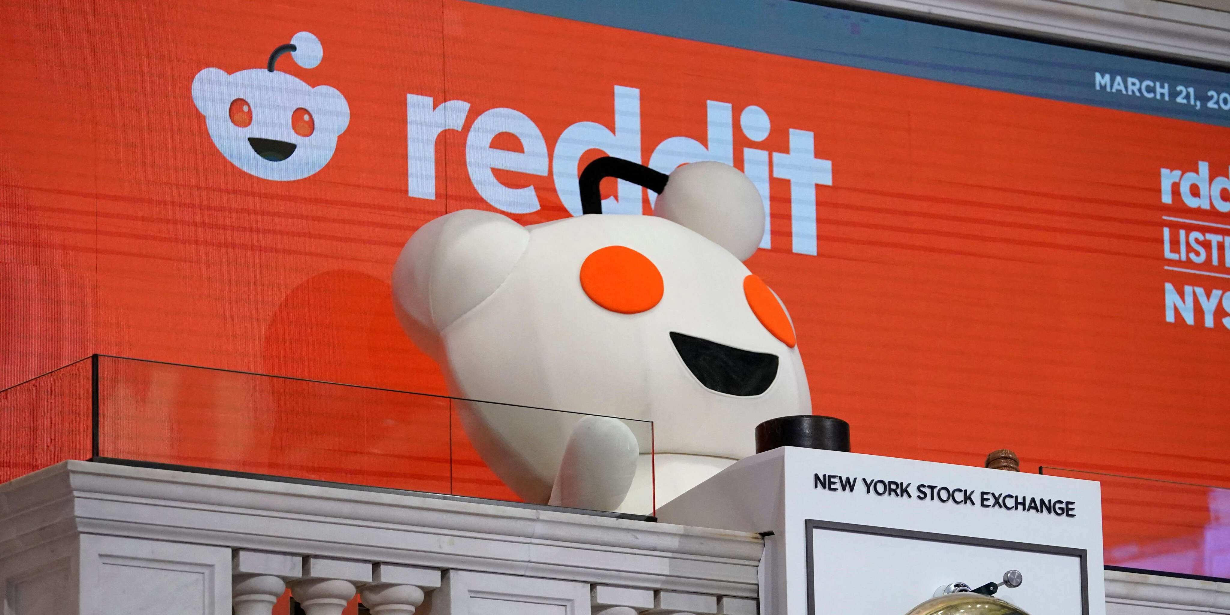 Reddit's stock drops 15% after the CEO said a Google algorithm tweak hurt traffic