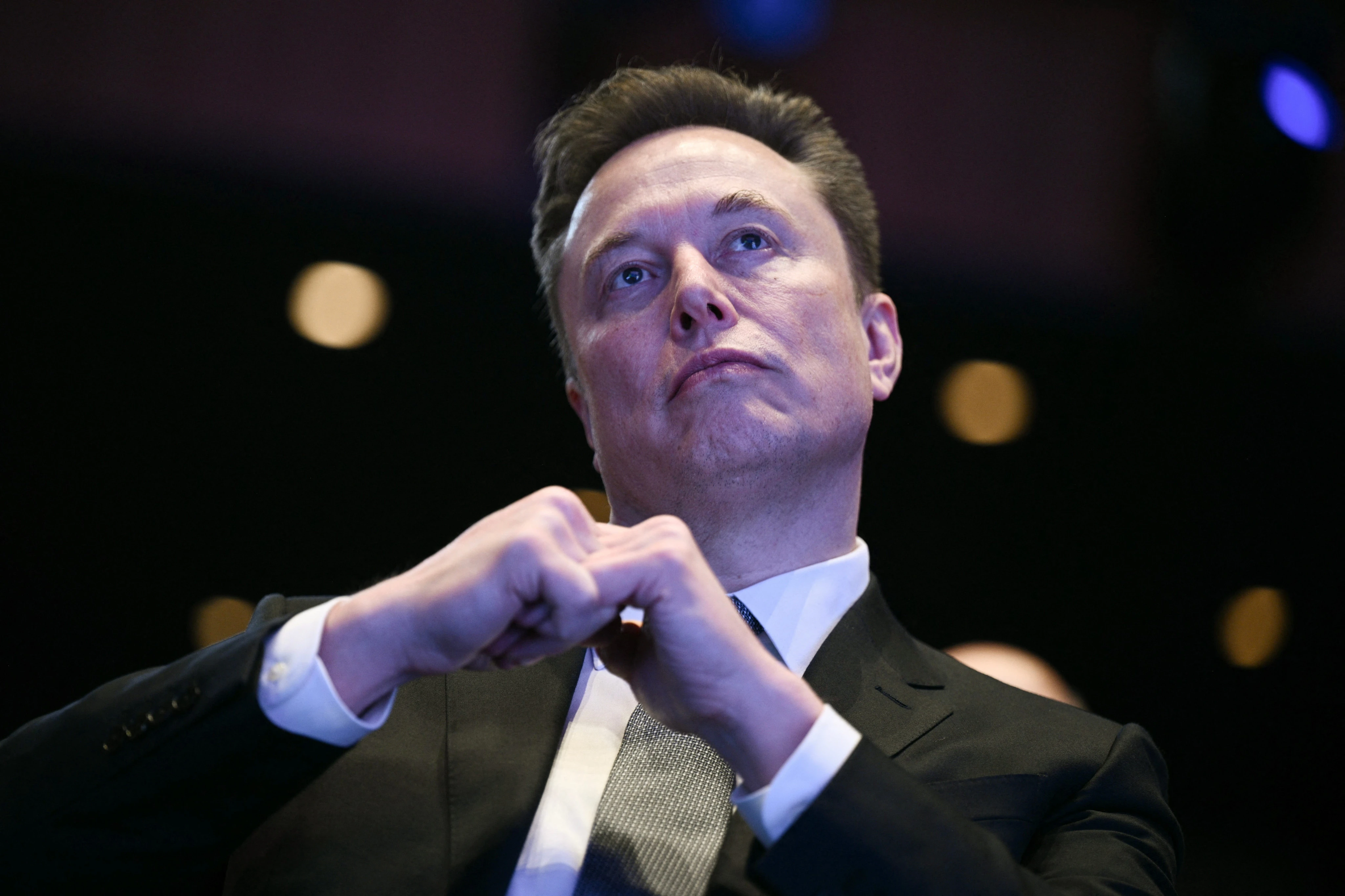 Elon Musk really wants to make sure you've read Ronan Farrow's Sam Altman investigation