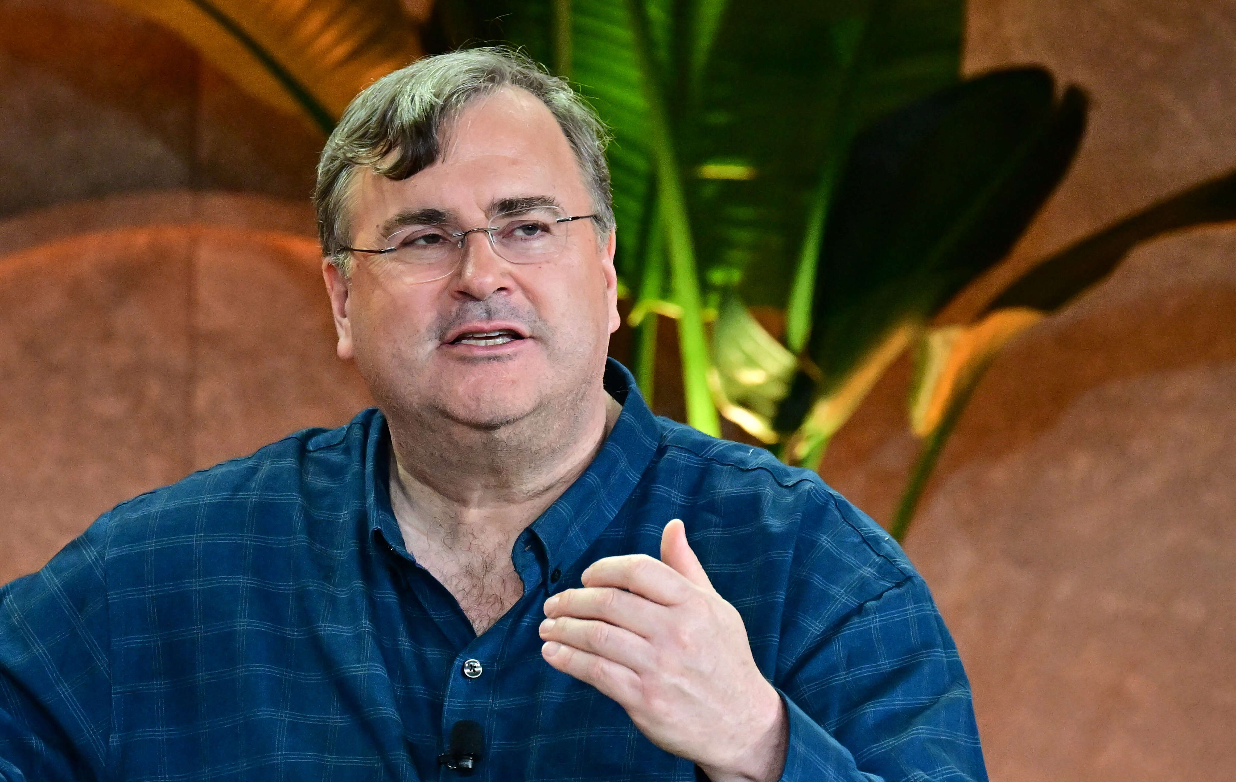 LinkedIn cofounder Reid Hoffman says work-life balance isn't possible in the startup game