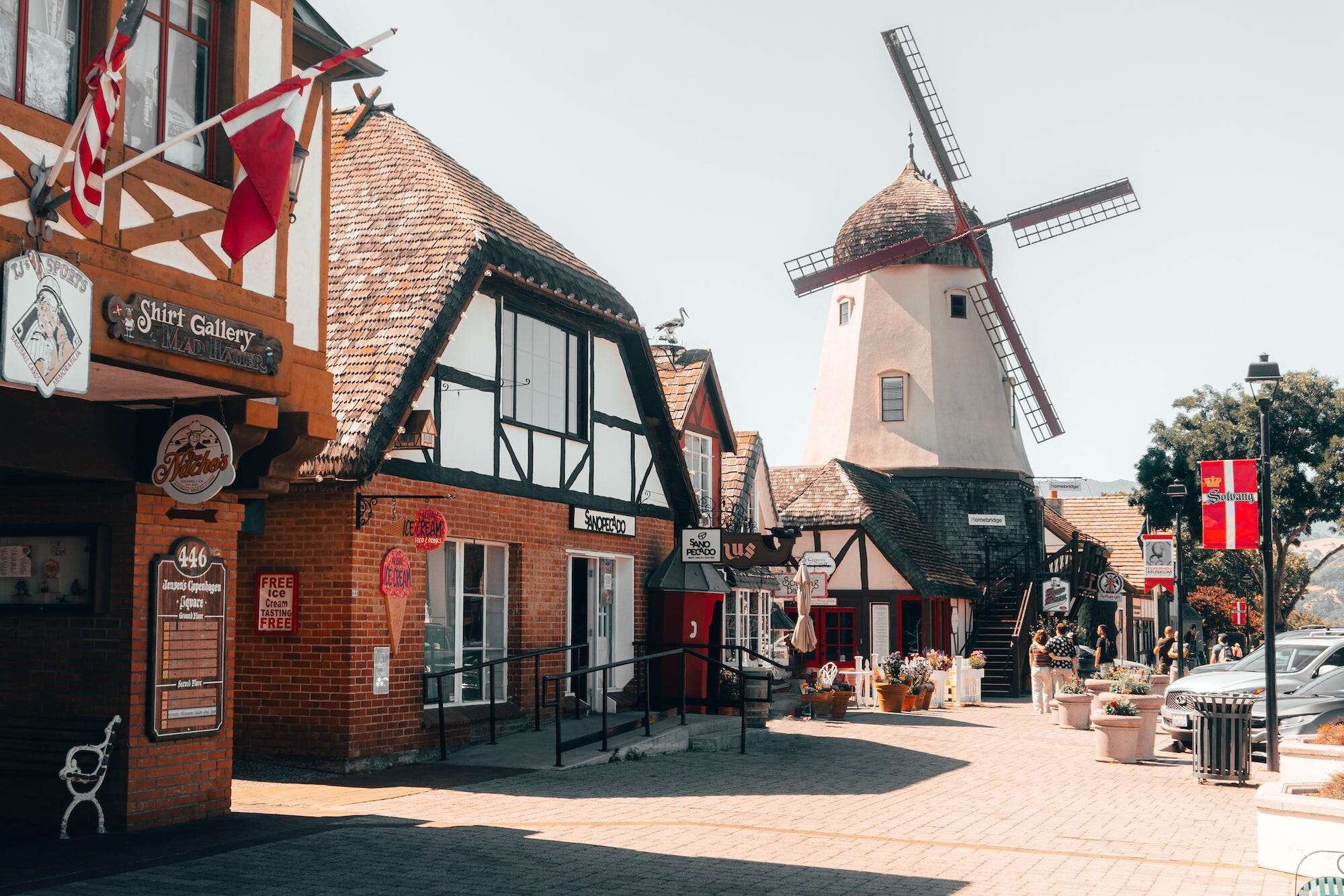 I spent a weekend in Solvang, California, one of the best Christmas towns in the US, and it transported me to Europe