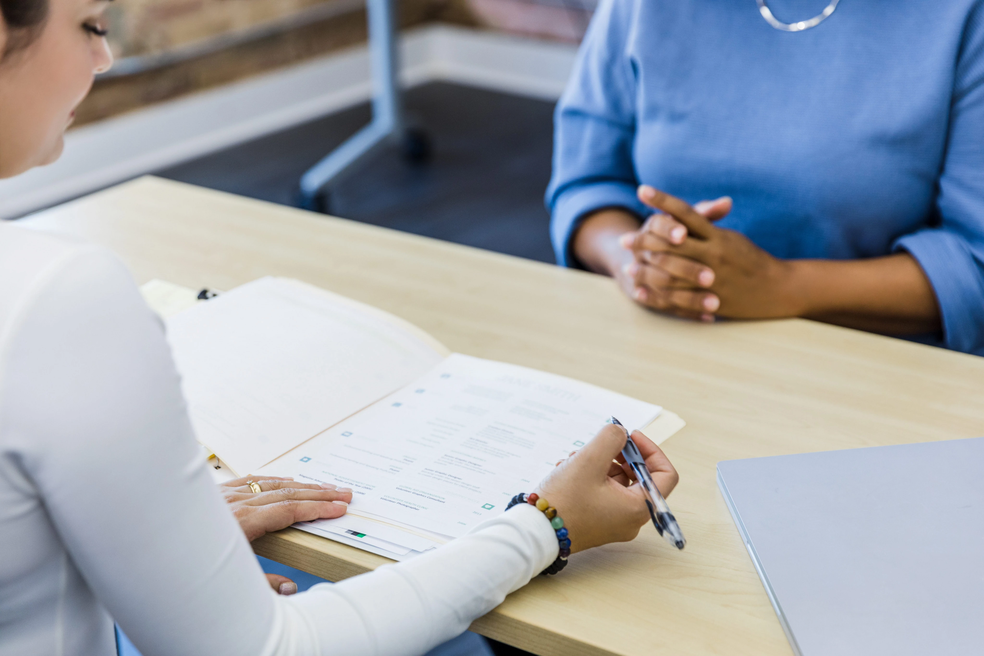 How to stand out and land the job, according to hiring managers at 4 top-tier companies 