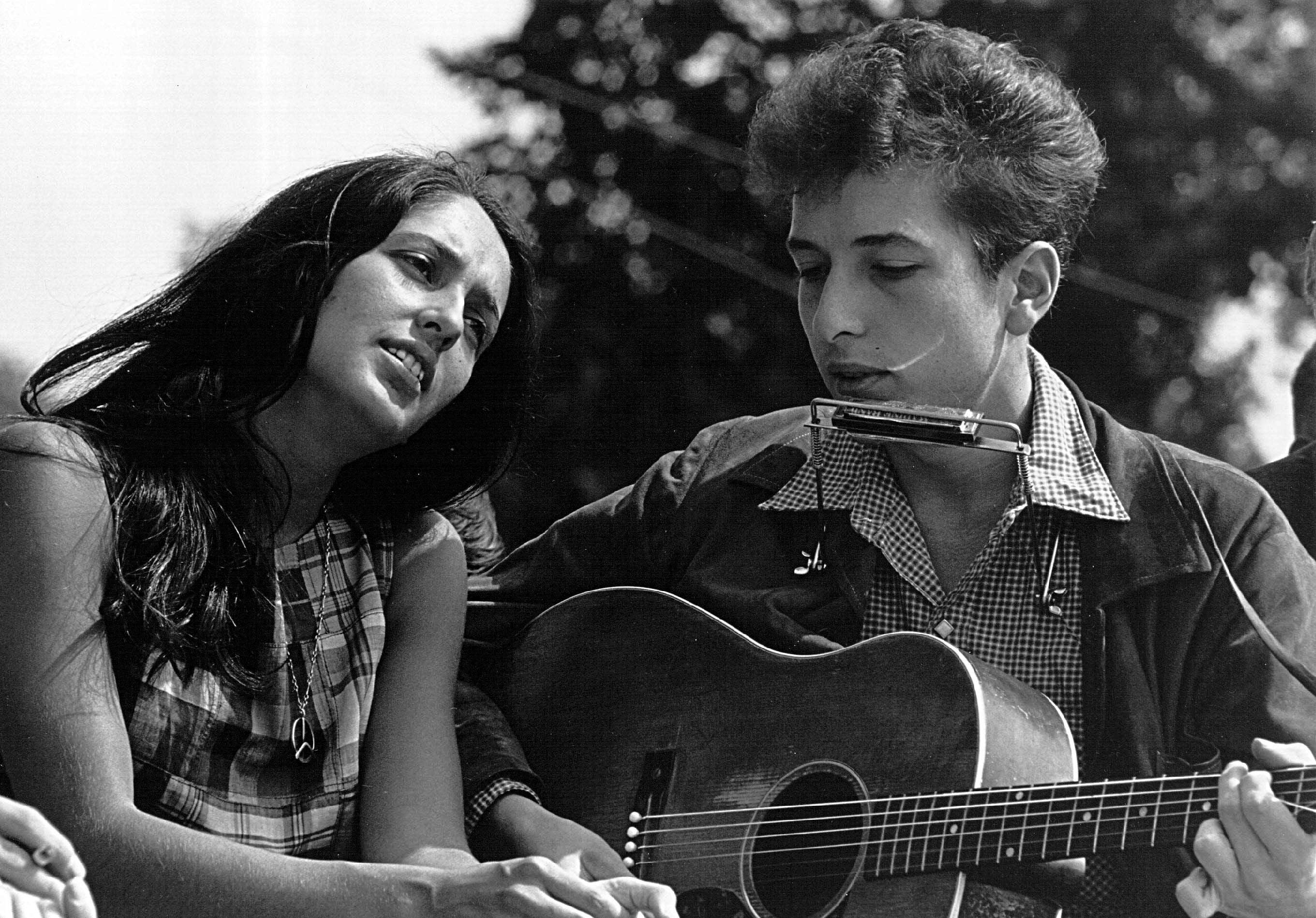 Bob Dylan and Joan Baez's real-life relationship was short-lived and tumultuous — but inspired some of their best music