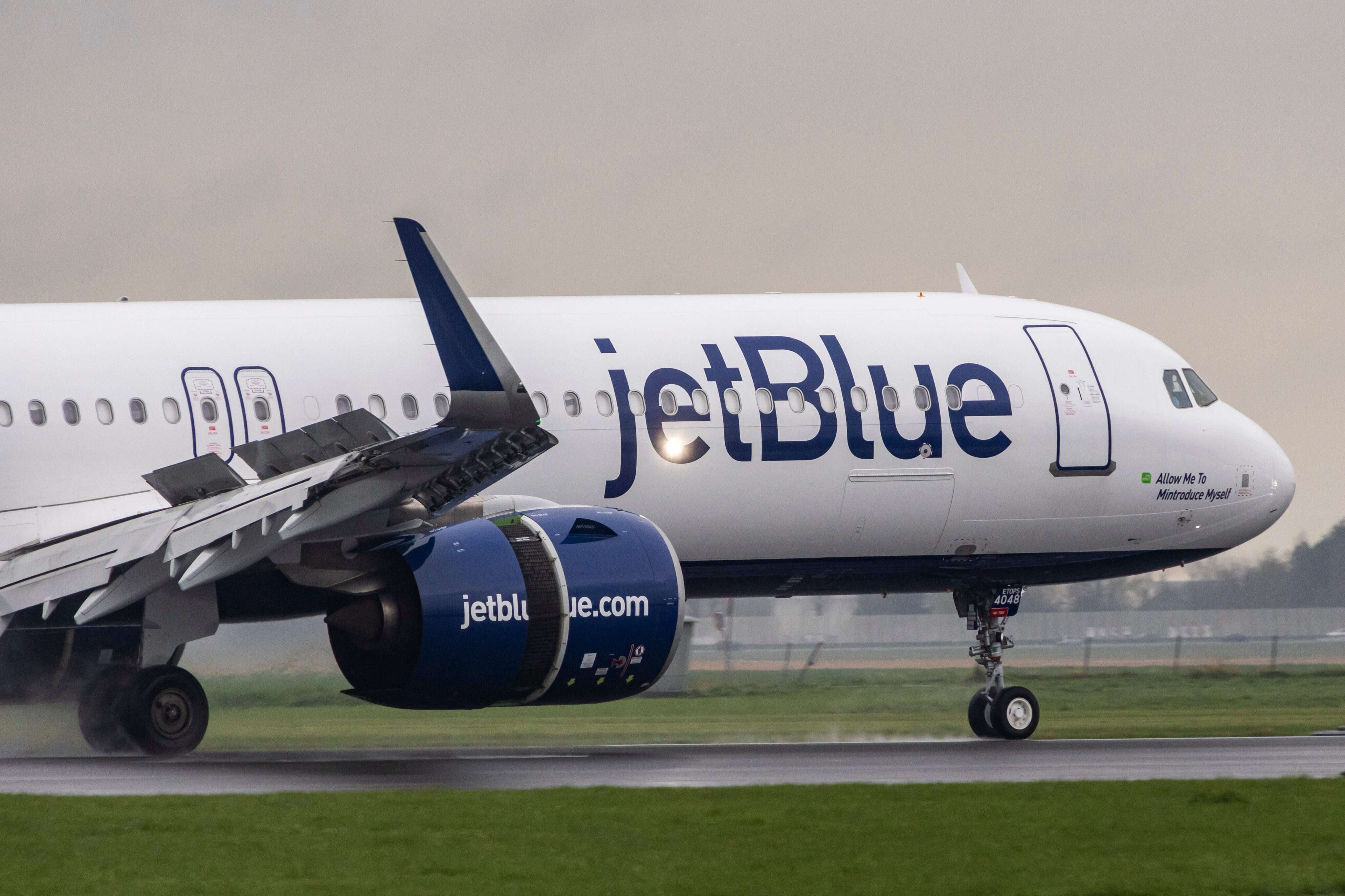 JetBlue is axing hot meals for economy flyers as it looks to cut costs