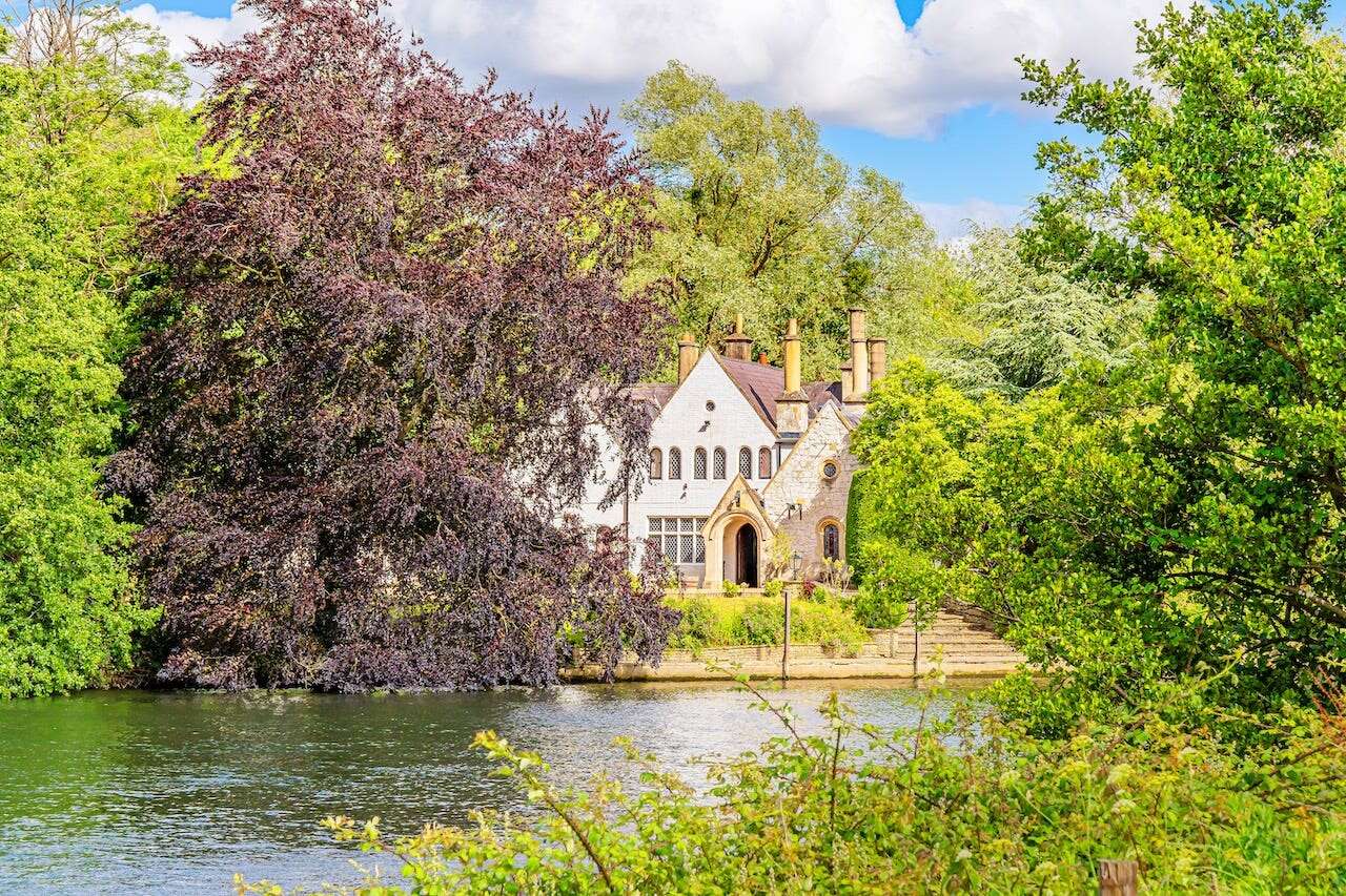 No one wanted to buy this historic house on a private island. An Airbnb guest who paid $1,700 to stay there can see why.