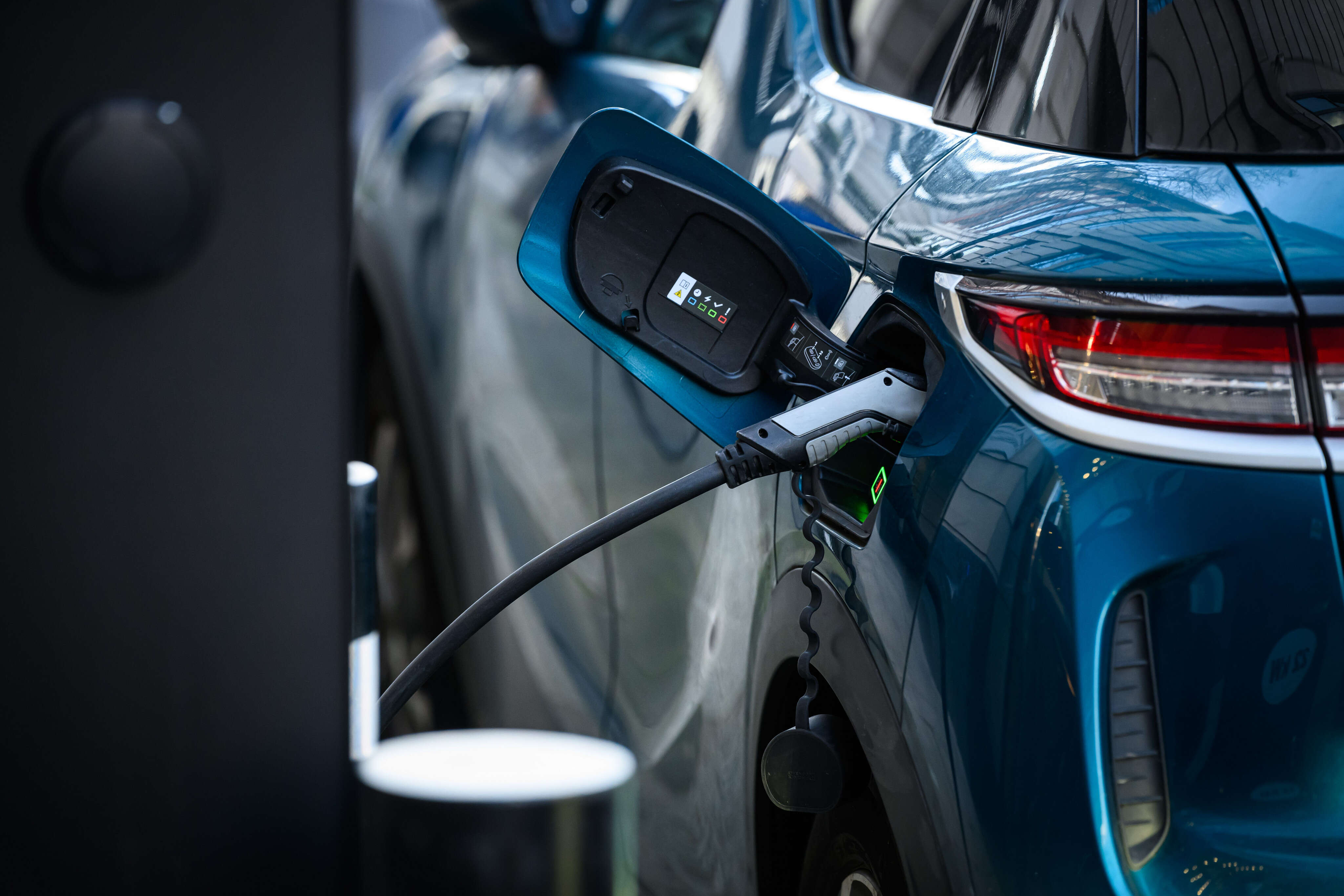 Picking an EV can be overwhelming. 5 factors can inform your purchase — and help you save.