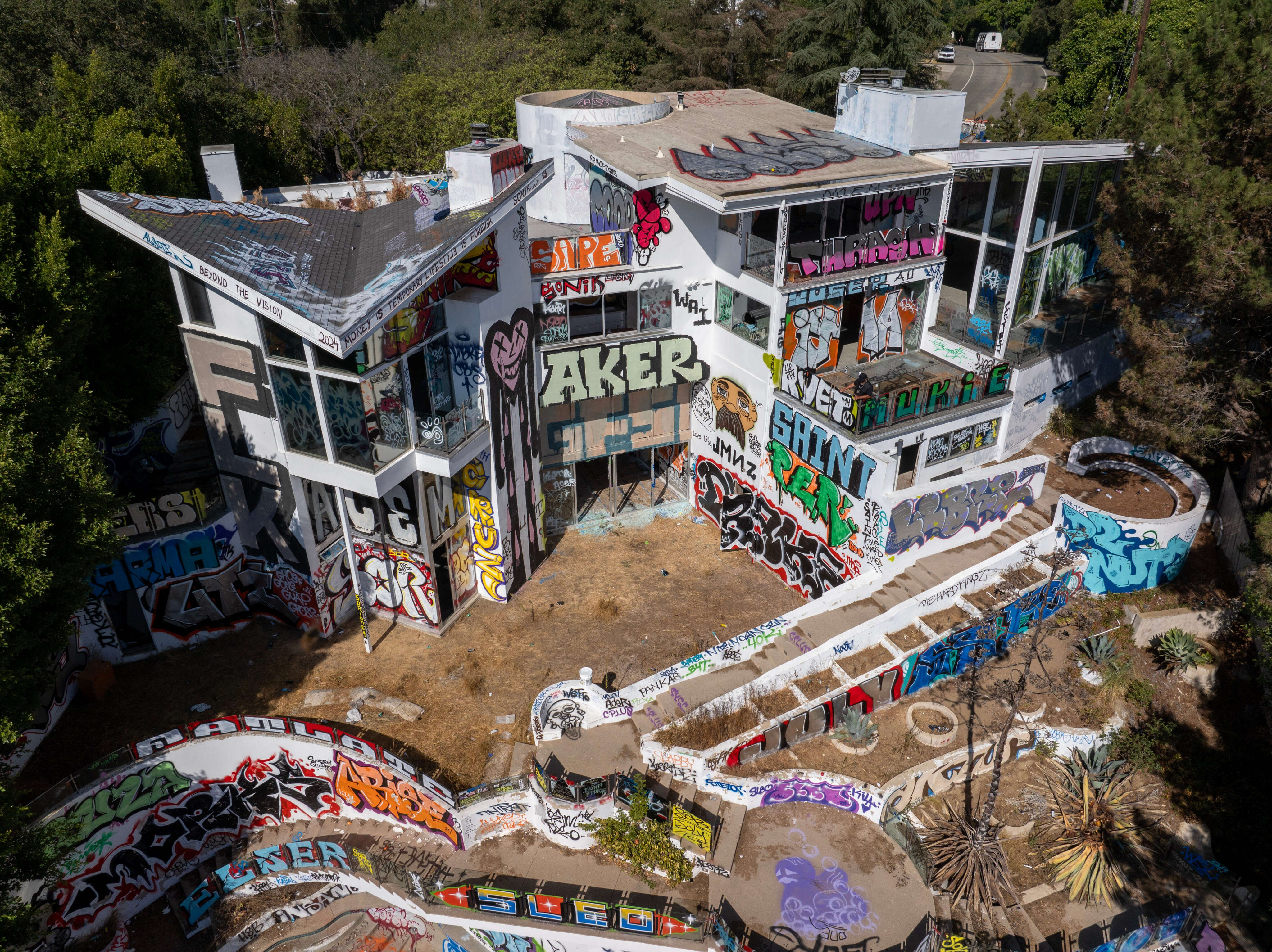 A Hollywood producer's vandalized mansions recall a landmark case when graffiti artists won $6.75 million after their work was destroyed