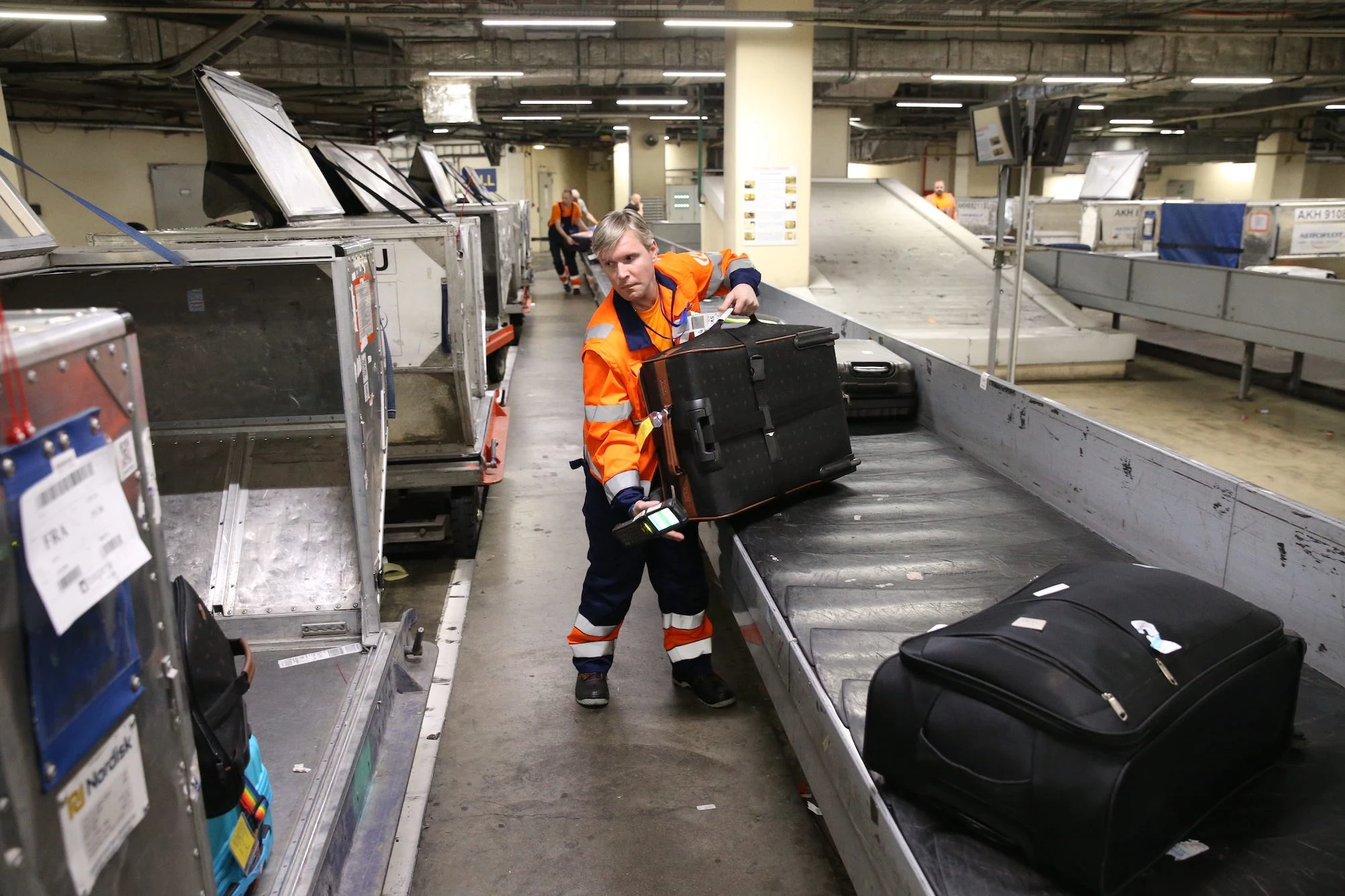 Passengers are carrying plane parts in their luggage to get them to sanction-hit Russian airlines: report