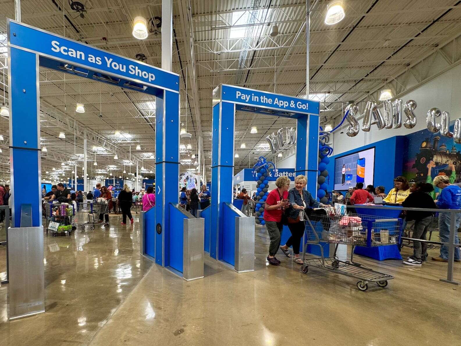 I visited Texas to see Sam's Club's store of the future. It was brimming with tech.