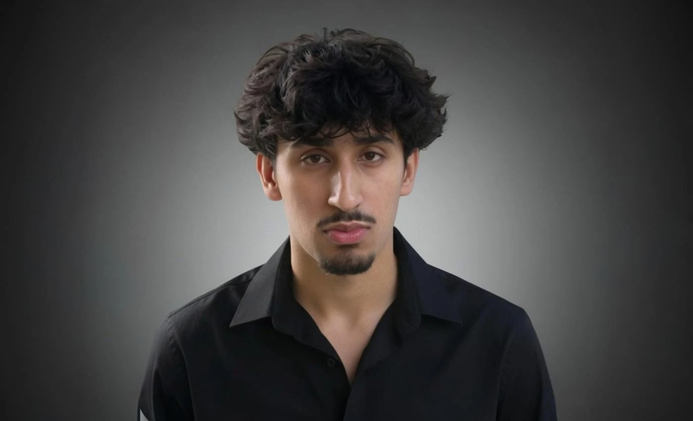 A 17-year-old earned $72,000 after investing his e-commerce profits into stocks. Here's why he bet on the tech industry.