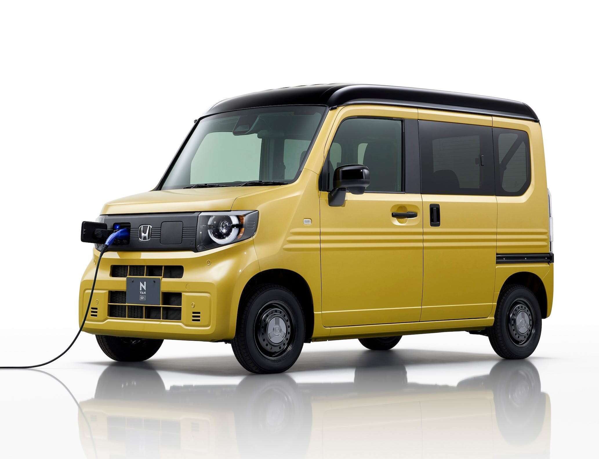 Japan can't get enough of tiny EVs. Here's Honda's latest: a $15,500 miniature truck.