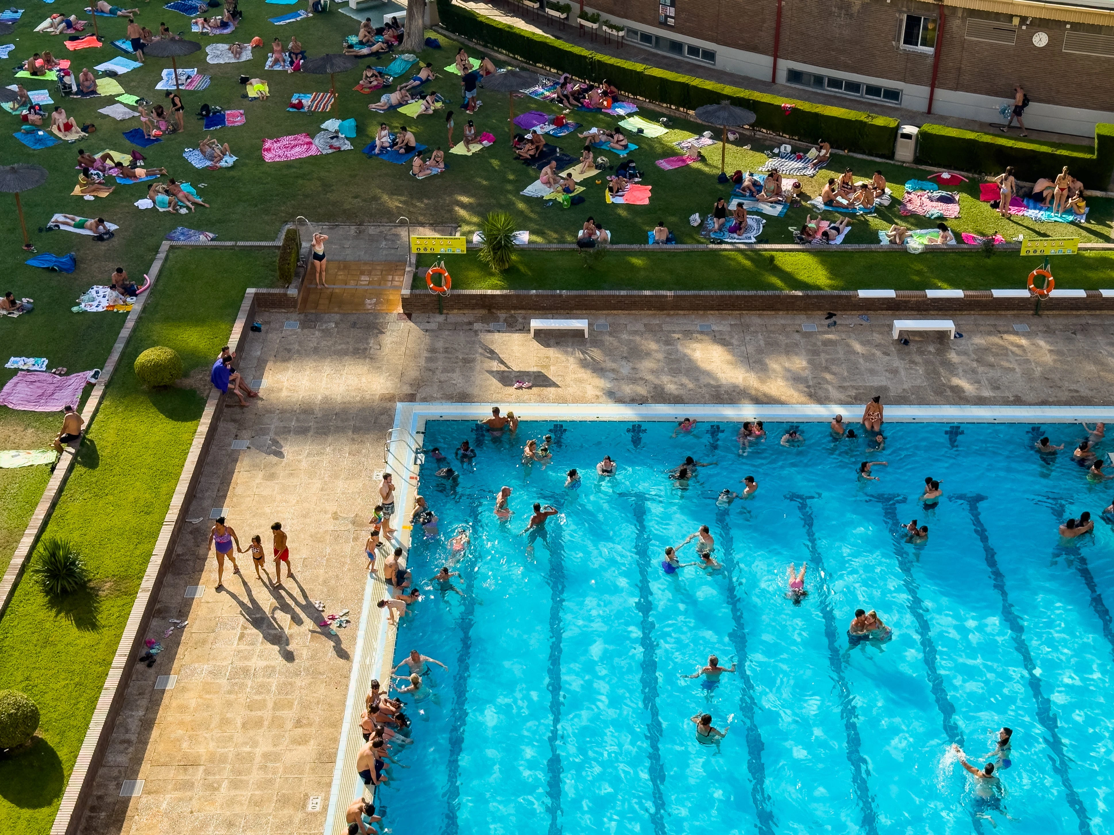 Tell Business Insider: Do you want your city to give you free stuff?