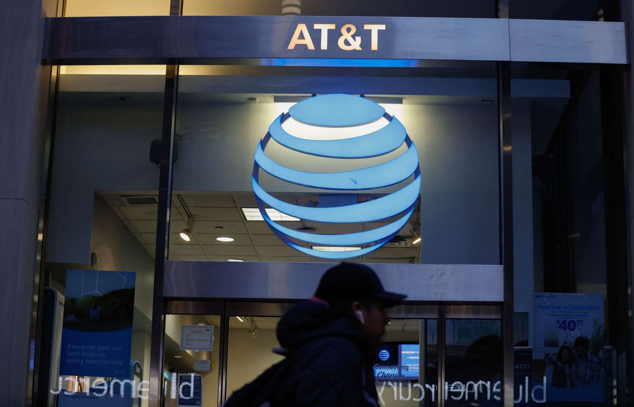 Jockeying for desks and parking: AT&T workers say the 5-day office return is off to a bumpy start