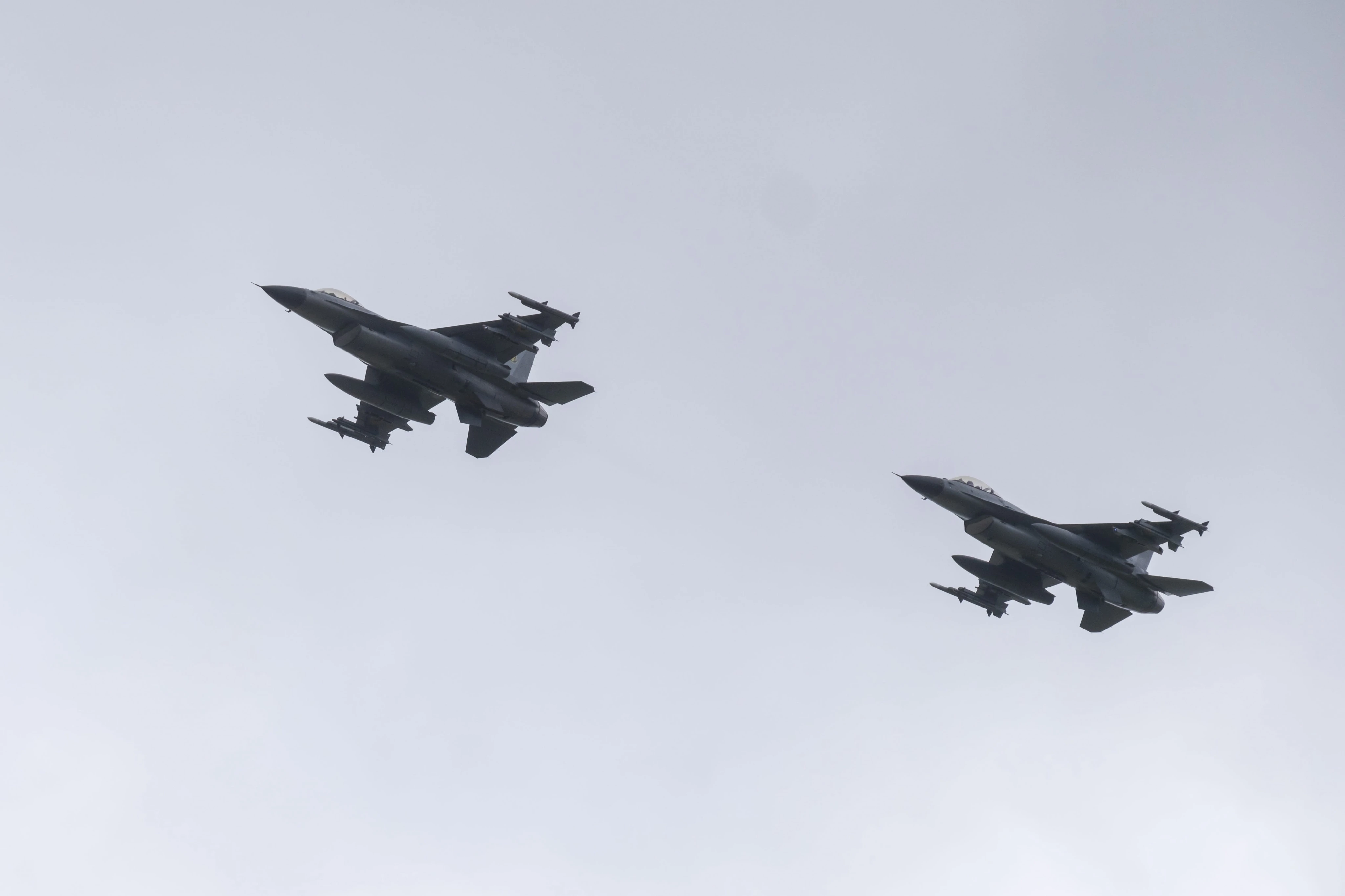 Ukraine's future F-16 fighter pilots are learning to fly without GPS as Russian jamming complicates air combat