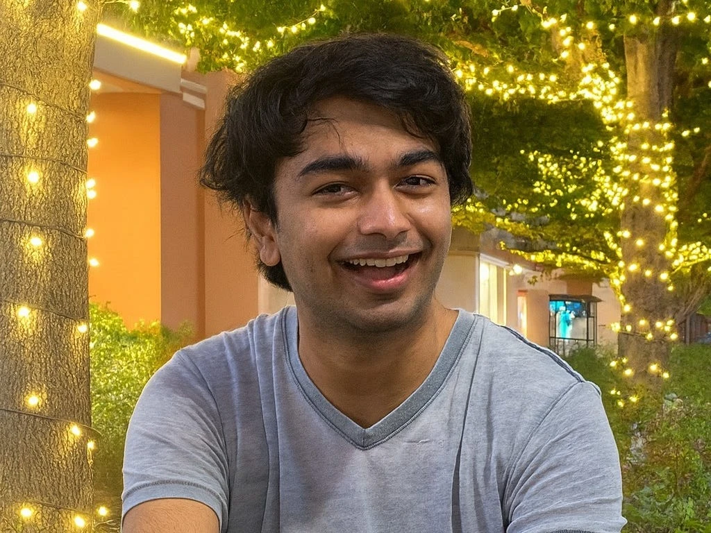I quit Amazon for a $400,000 AI job offer from Meta at 22. Here's how I got into the industry and my advice for others.