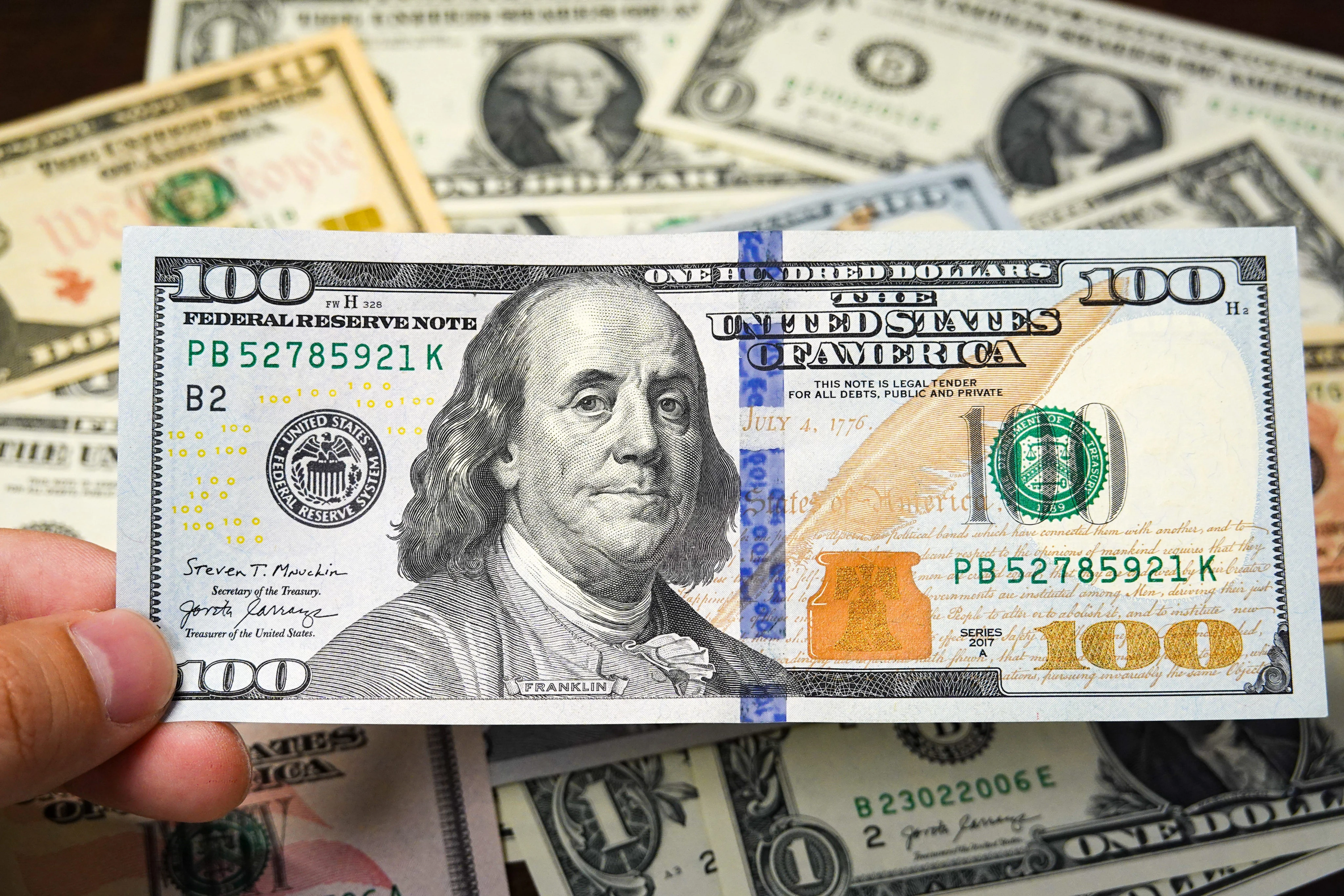 An economist and ex-central banker shares 5 investing rules to help Gen Z and millennials build wealth — and beat the market
