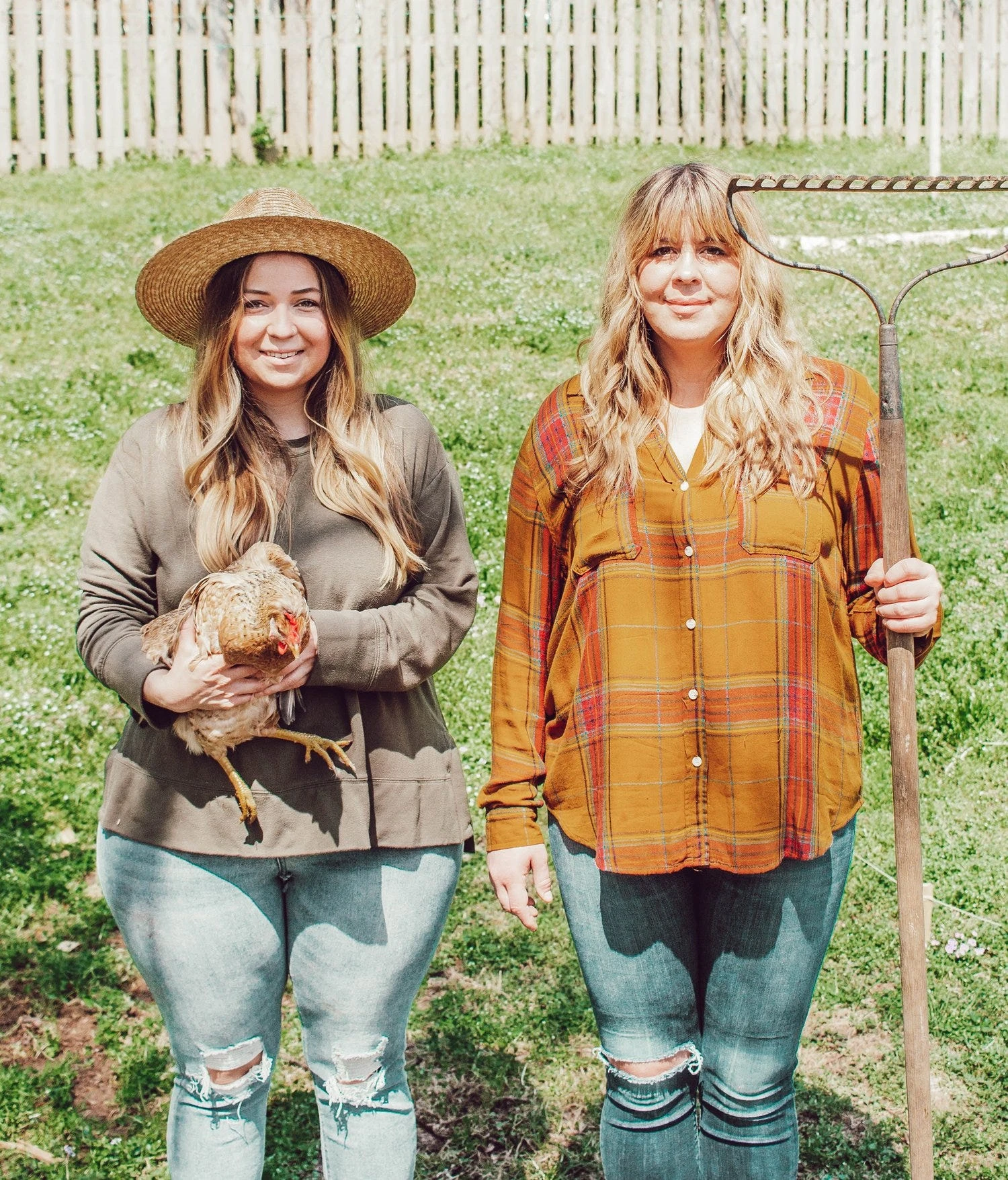 2 friends who sold everything to move off-grid together say prioritizing friendship over a romantic partnership has been a relief