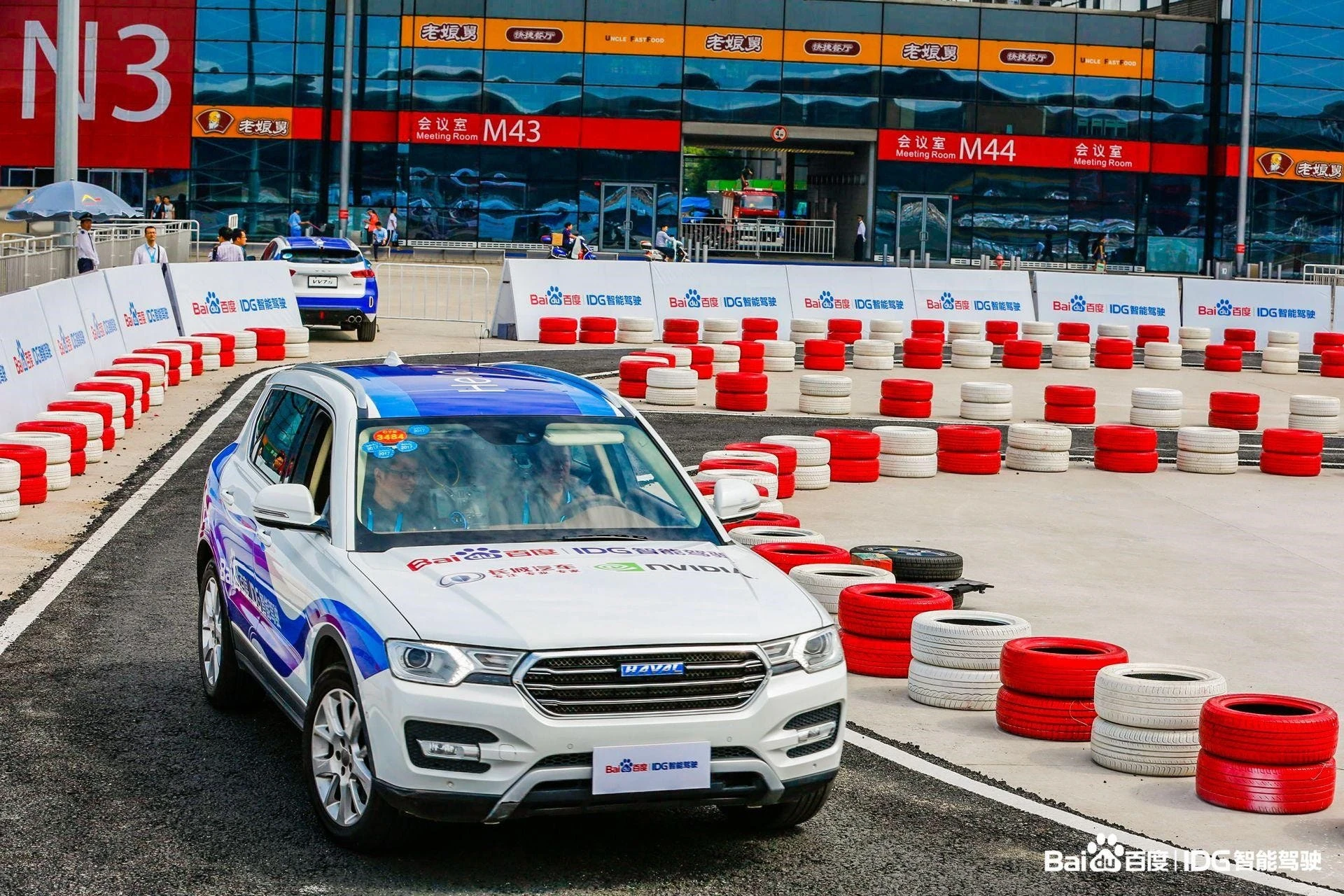 Lyft is getting into the robotaxi game with a big Chinese company