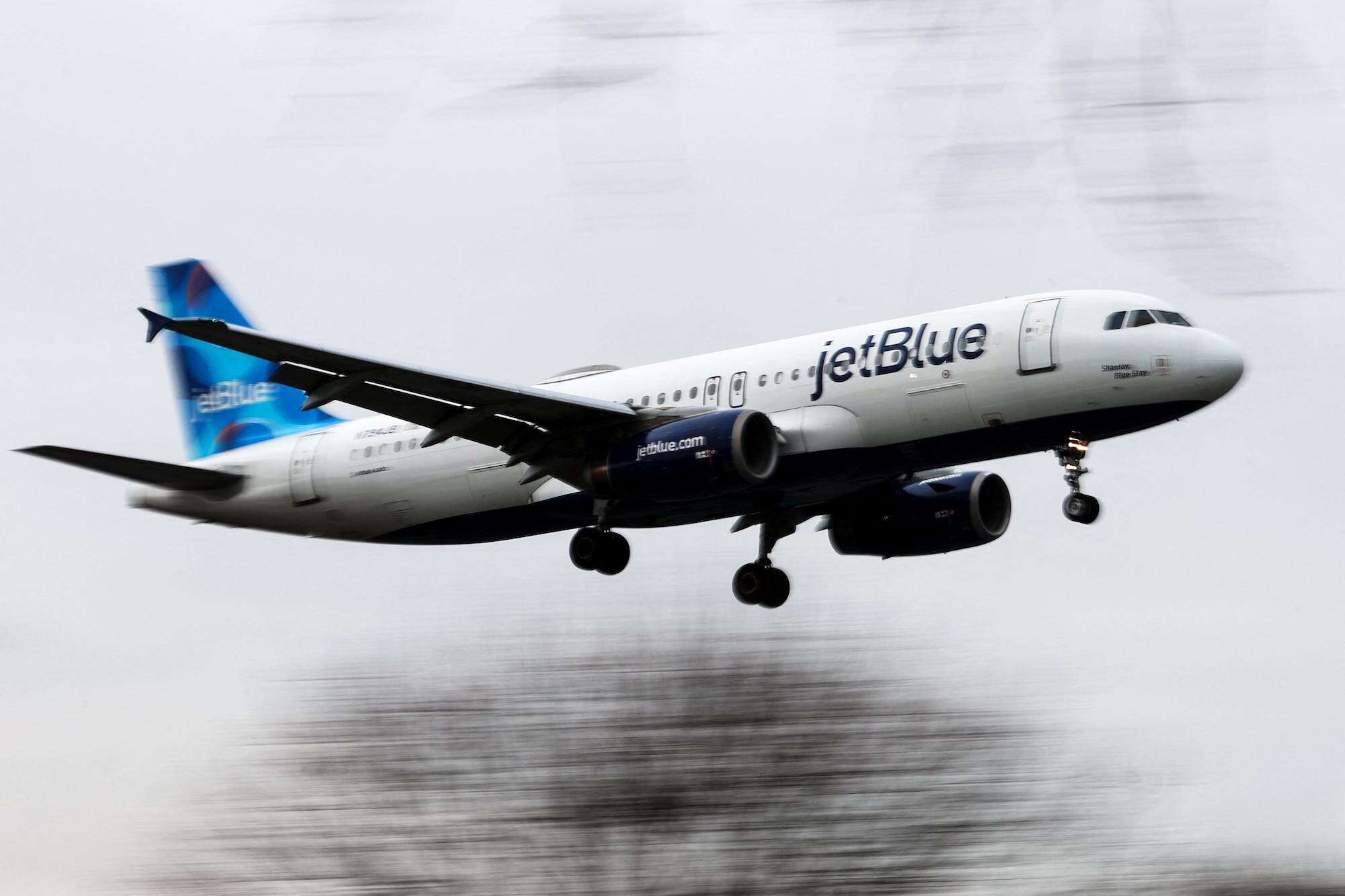 2 planes narrowly avoided colliding on a Colorado runway after a pilot's quick-thinking maneuver