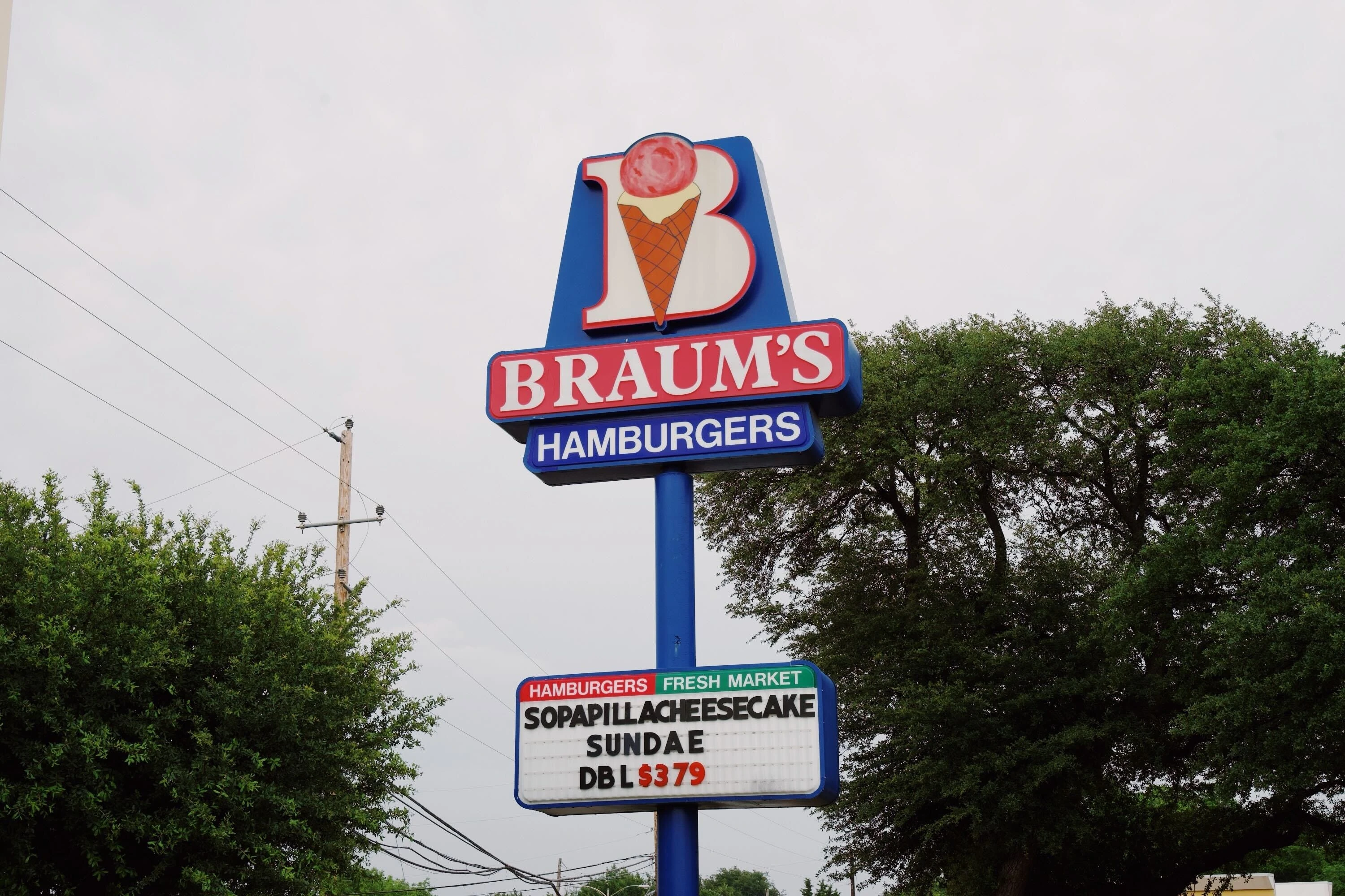 I ate at Braum's, a beloved Southern fast-food chain. Its chicken strips were as good as Chick-fil-A's.