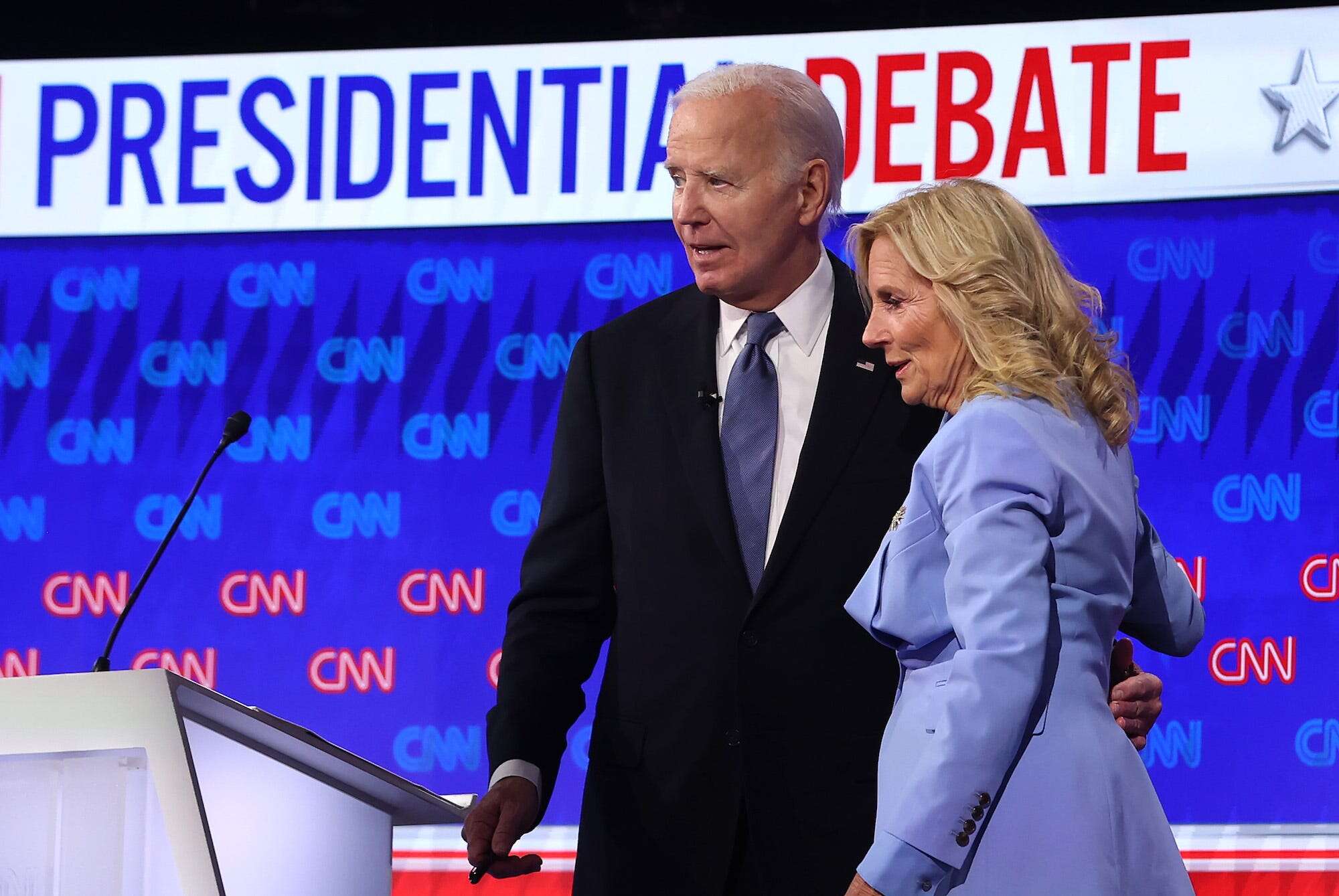 Jill Biden quietly fed lines into Joe Biden's ear, reminding him of a megadonor's name and saying to thank them, report says