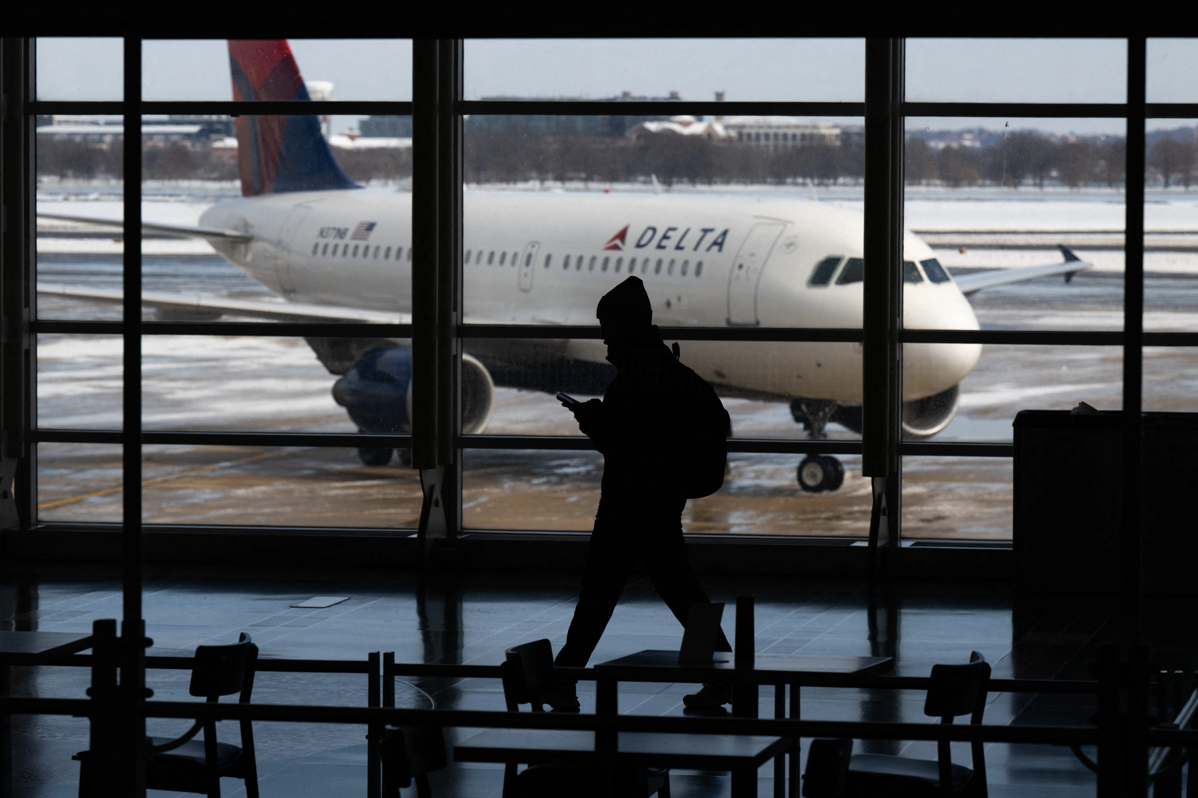 Delta is canceling hundreds of flights due to crew and scheduling challenges, an internal memo shows