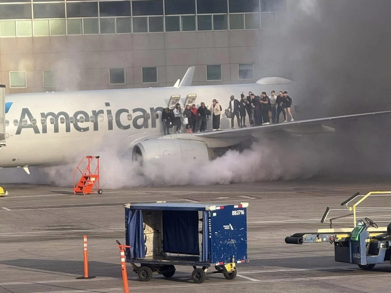 Photos from the American Airlines fire show passengers made a huge mistake