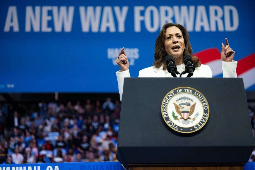 Harris sprints to the middle ahead of 2024 home stretch     