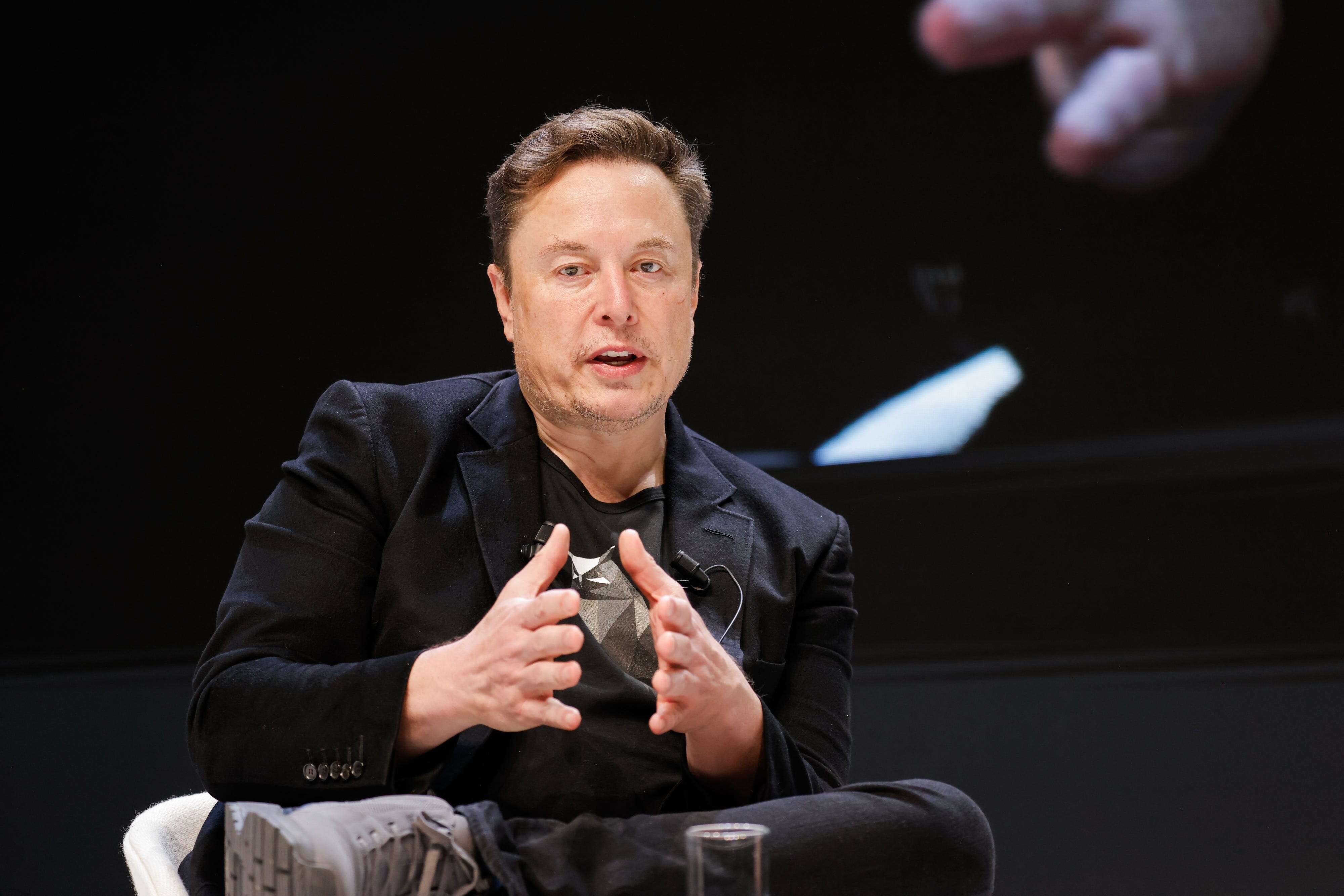 Inside Elon Musk's burn book — the non-exhaustive list of billionaires he's fought with in 2024