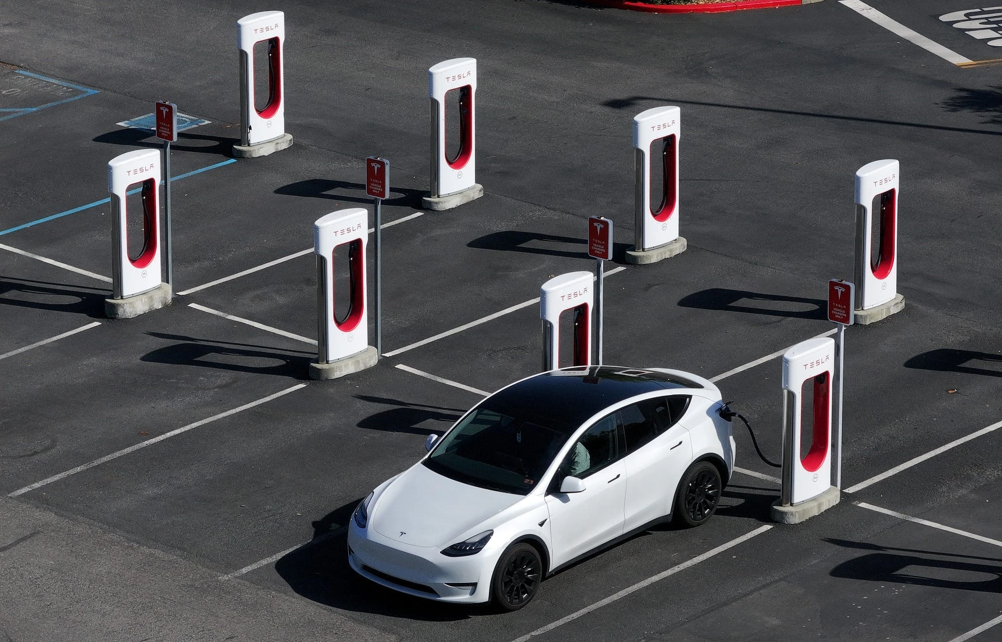 Tesla more than tripled the workers testing its self-driving technology in California
