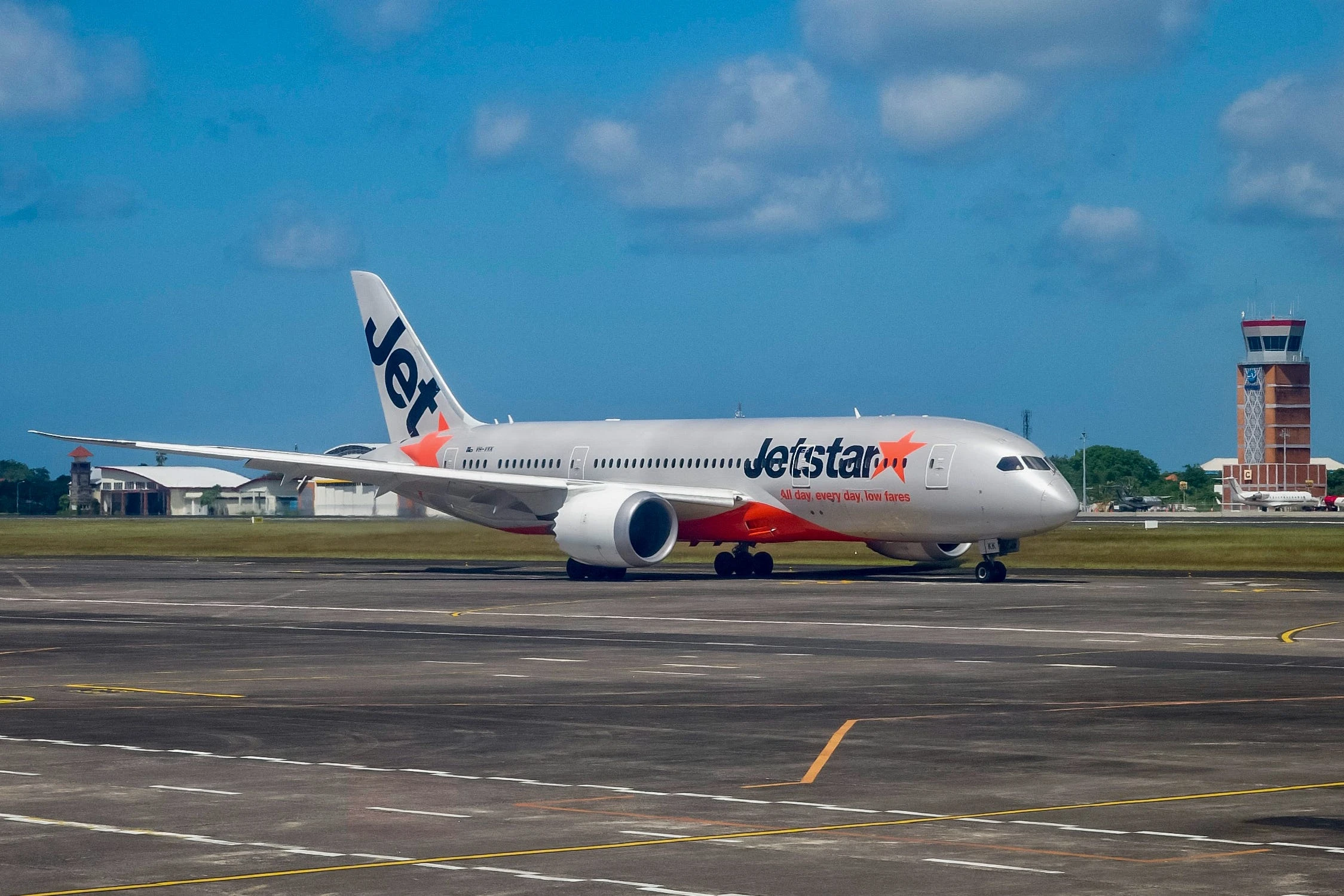 Qantas is pulling the plug on Jetstar Asia — and 500 jobs